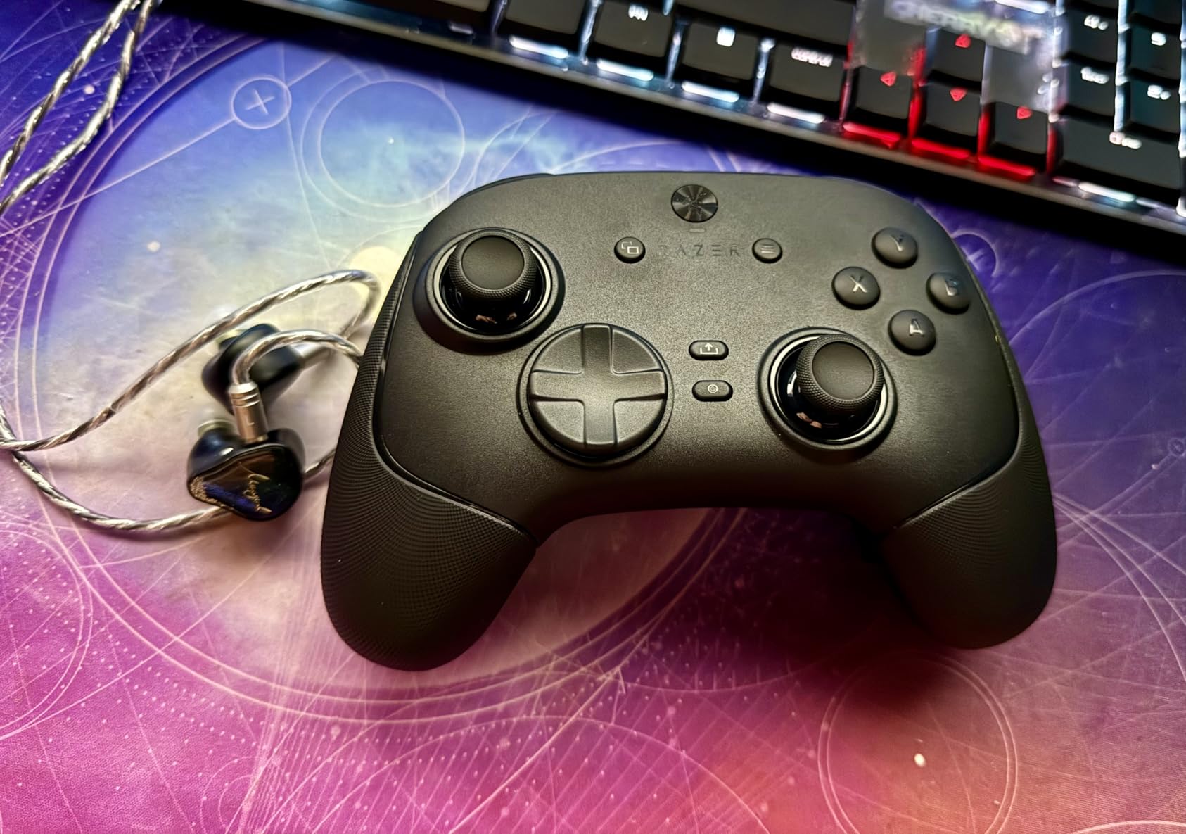 Razer Wolverine V3 Pro 8K PC Wireless Gaming Controller, Black | 8000 Hz Polling Rate, TMR Thumbsticks with Swappable Caps, 36 Hr Battery, 6 Remappable Buttons, Fast Triggers, Carrying Case customer photo 1