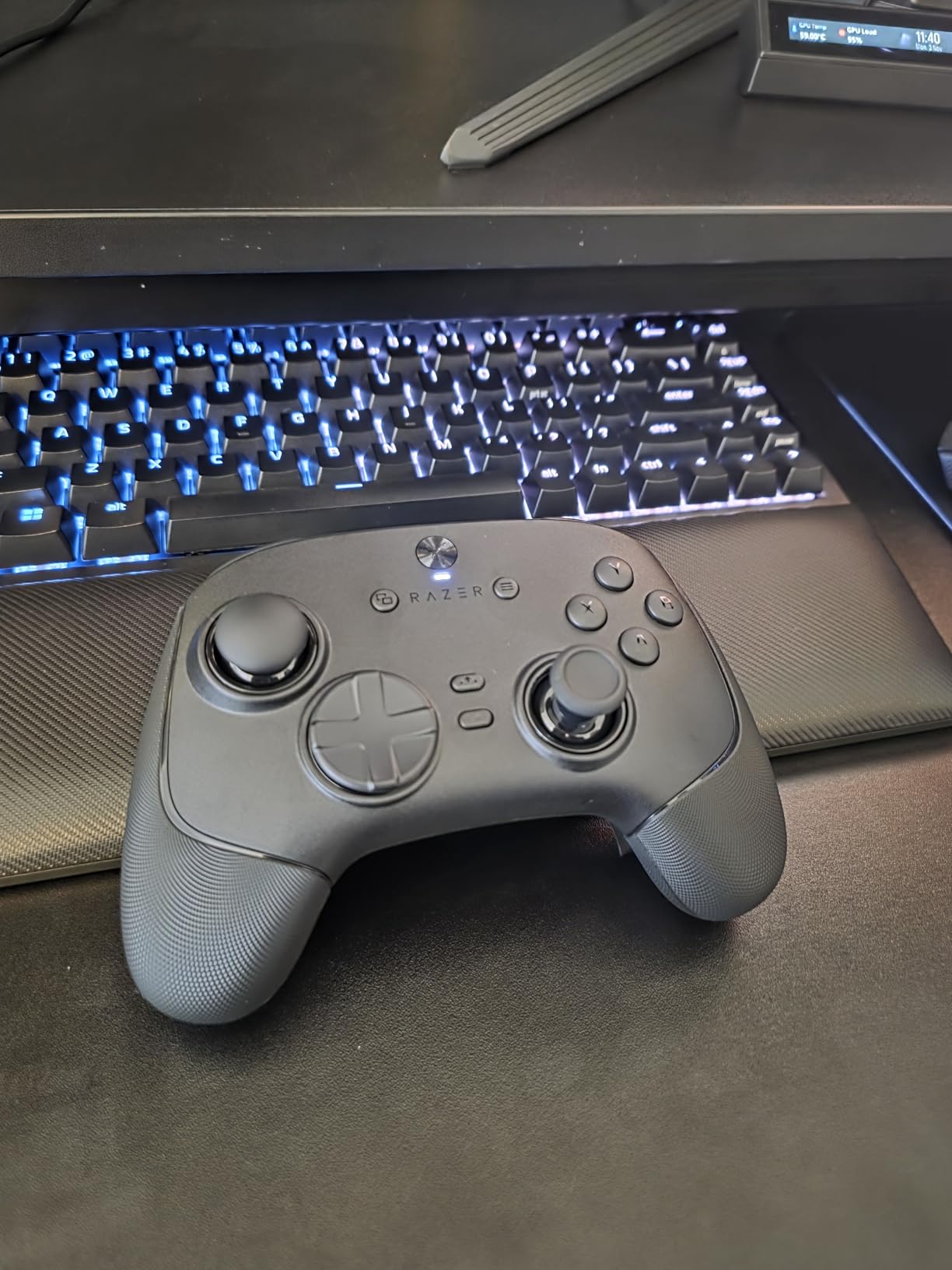 Razer Wolverine V3 Pro 8K PC Wireless Gaming Controller, Black | 8000 Hz Polling Rate, TMR Thumbsticks with Swappable Caps, 36 Hr Battery, 6 Remappable Buttons, Fast Triggers, Carrying Case customer photo 2