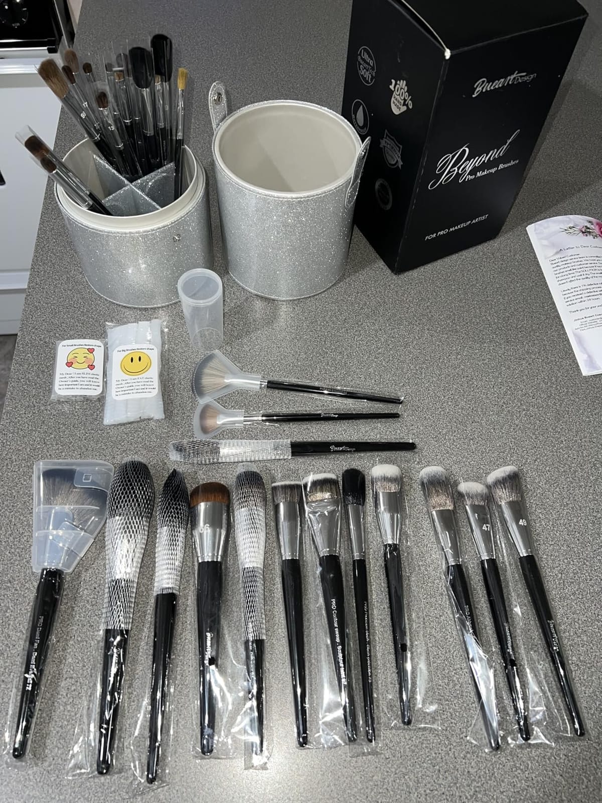Bueart Design 36Pcs PRO Grade Natural Goat Hair Pony Bristles Makeup Brushes Set with Super Holder Professional-Grade Precision & Luxury Brush for beauty enthusiasts & professionals Makeup Artist customer photo 1