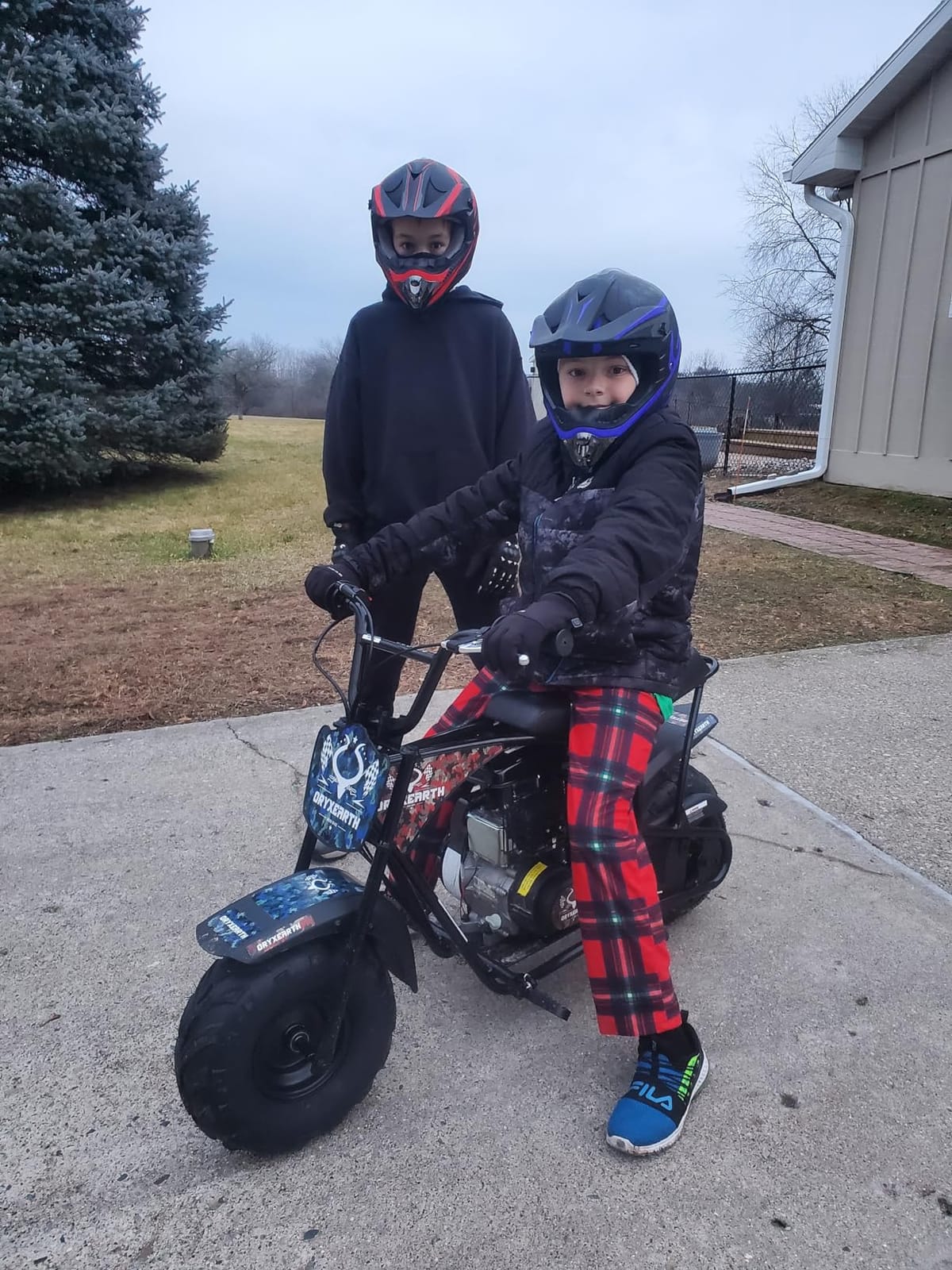 BRM100 Mini Dirt Pit Bike 105cc 4-Stroke Off Road for Teens Adults 220 LBS | 3.5HP EPA-Approved Engine, Up To 30 Mph, Rear Disc Brake, 145/70-6 Knobby Fat Tires, Pull-Start, 90% Assembled, Black, Plus customer photo 2