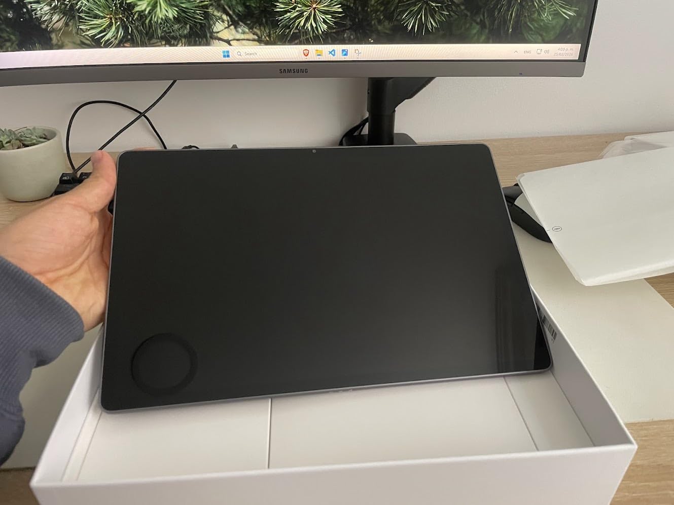 Lenovo Idea Tab Plus - Lightweight Tablet - 12.1