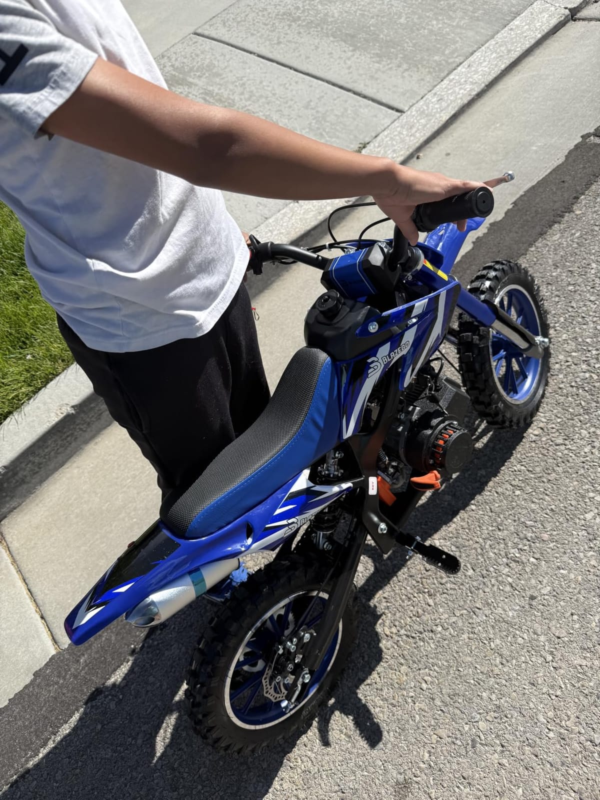 DEETAGO 50cc Dirt Bike for Kids 5-13, 2-Stroke Gas Kids Dirt Bike | dirt bike 25mph speed, 2.5-10