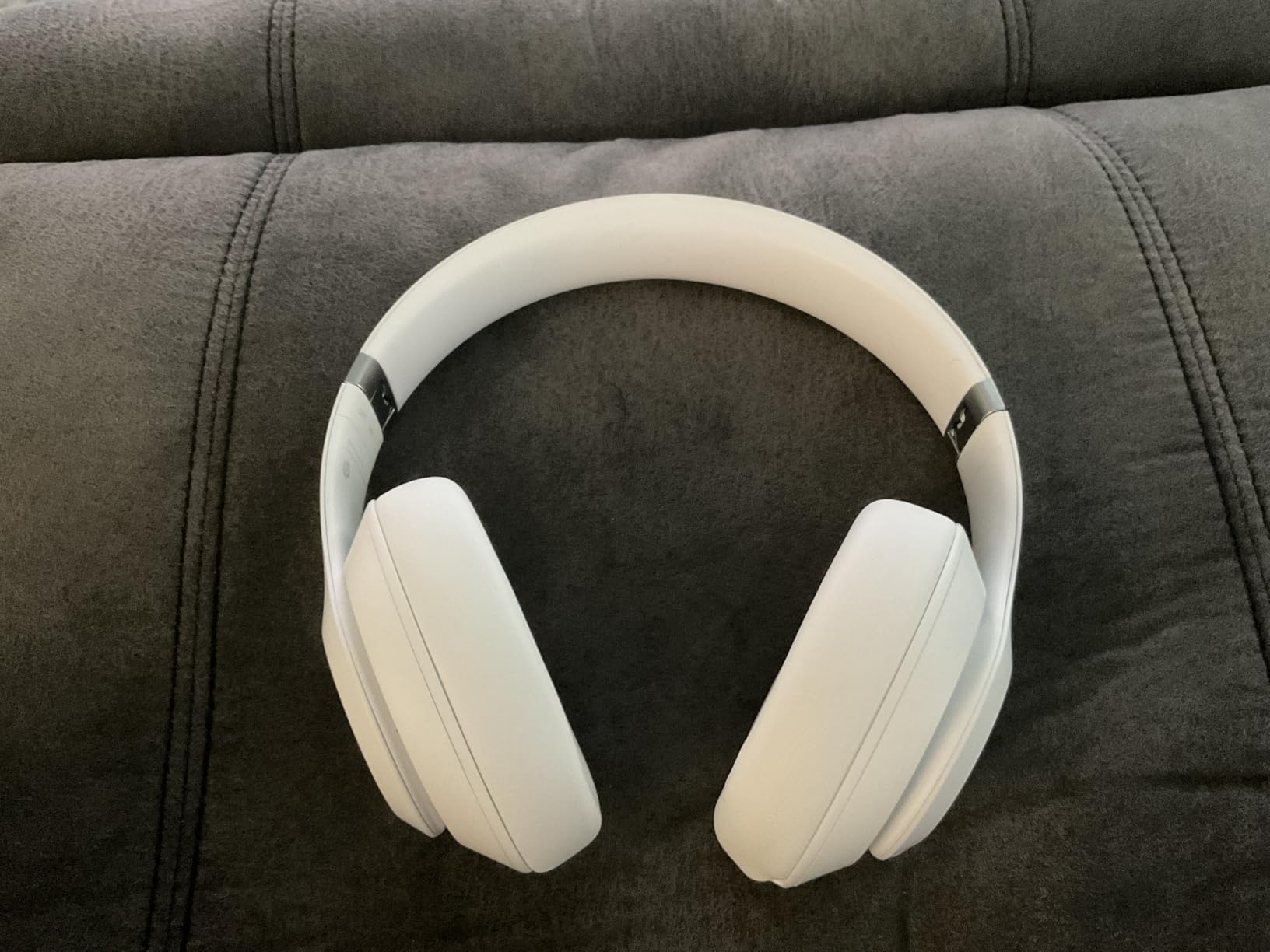 Beats Studio Pro Premium Wireless Over-Ear Headphones- Up to 40-Hour Battery Life, Active Noise Cancelling, Great for Travel & Commuting, Apple & Android Compatible - Exclusive Sand Gray customer photo 2