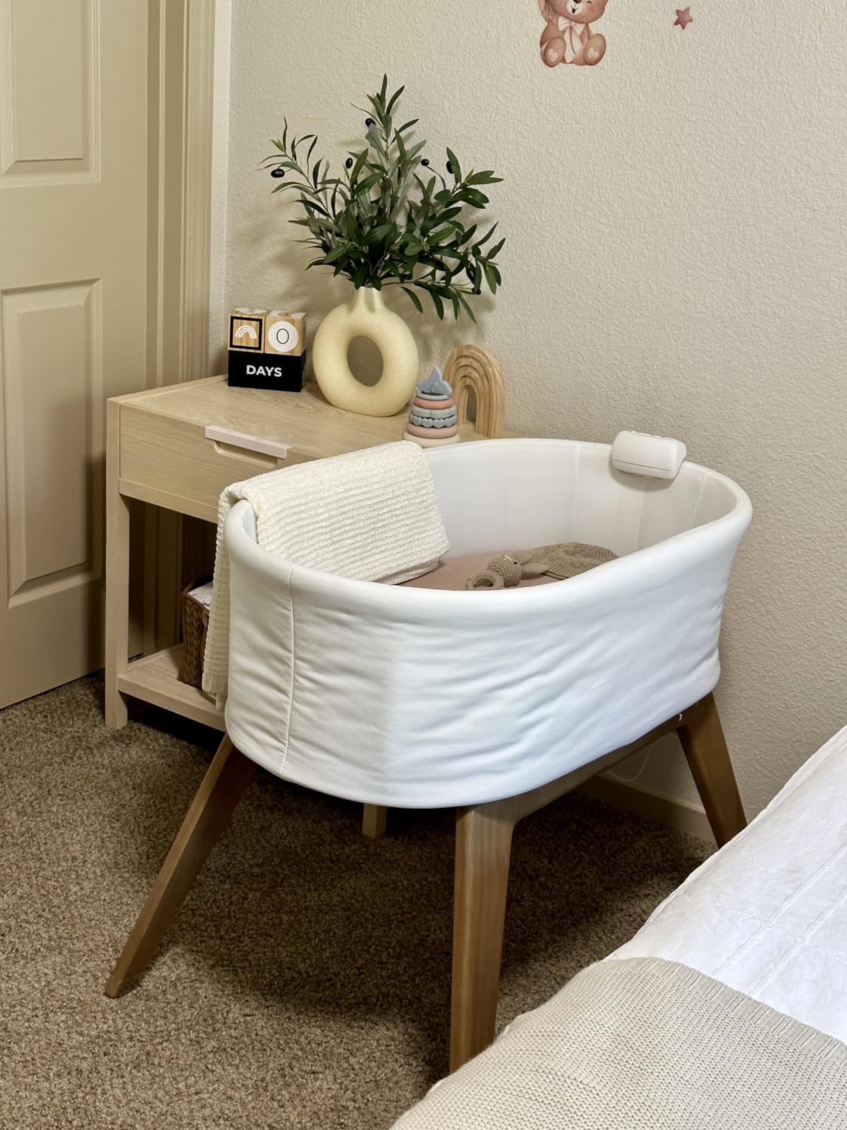 Delta Children Aero Smart Auto Glide Bassinet with Cry Detection & Response - Bluetooth, FSC-Certified Wood, Organic Performance Fabric, Water-Resistant Mattress Pad & Breathable Sheets, White/Acorn customer photo 2