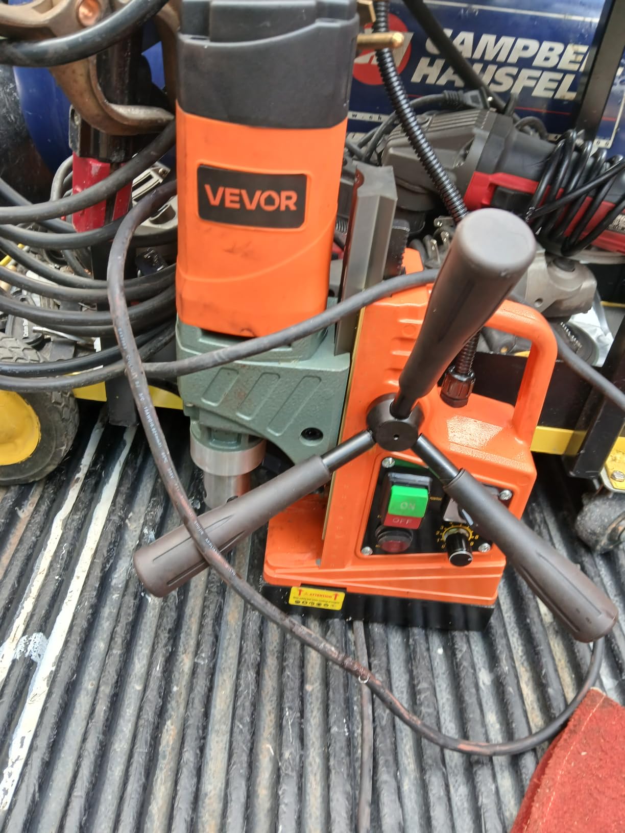 VEVOR Magnetic Drill Press, 1550 W, 2.4 in Boring Diameter, 2922 lbf Power Mag Drill Press, 0-600 RPM Adjustable Speed, Morse Taper, M3-M16 Tapping, for Metal Surface, Industrial and Home Improvement customer photo 1