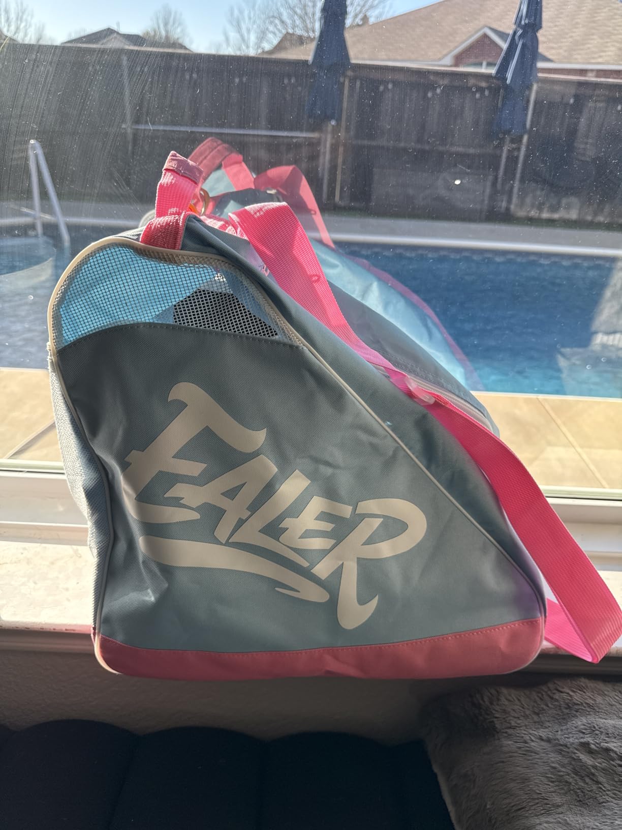 EALER Heavy-Duty Waterproof Skate Bag with Adjustable Shoulder Strap - Fits Ice Hockey, Inline, Roller & Quad Skates, Kids & Adults customer photo 1
