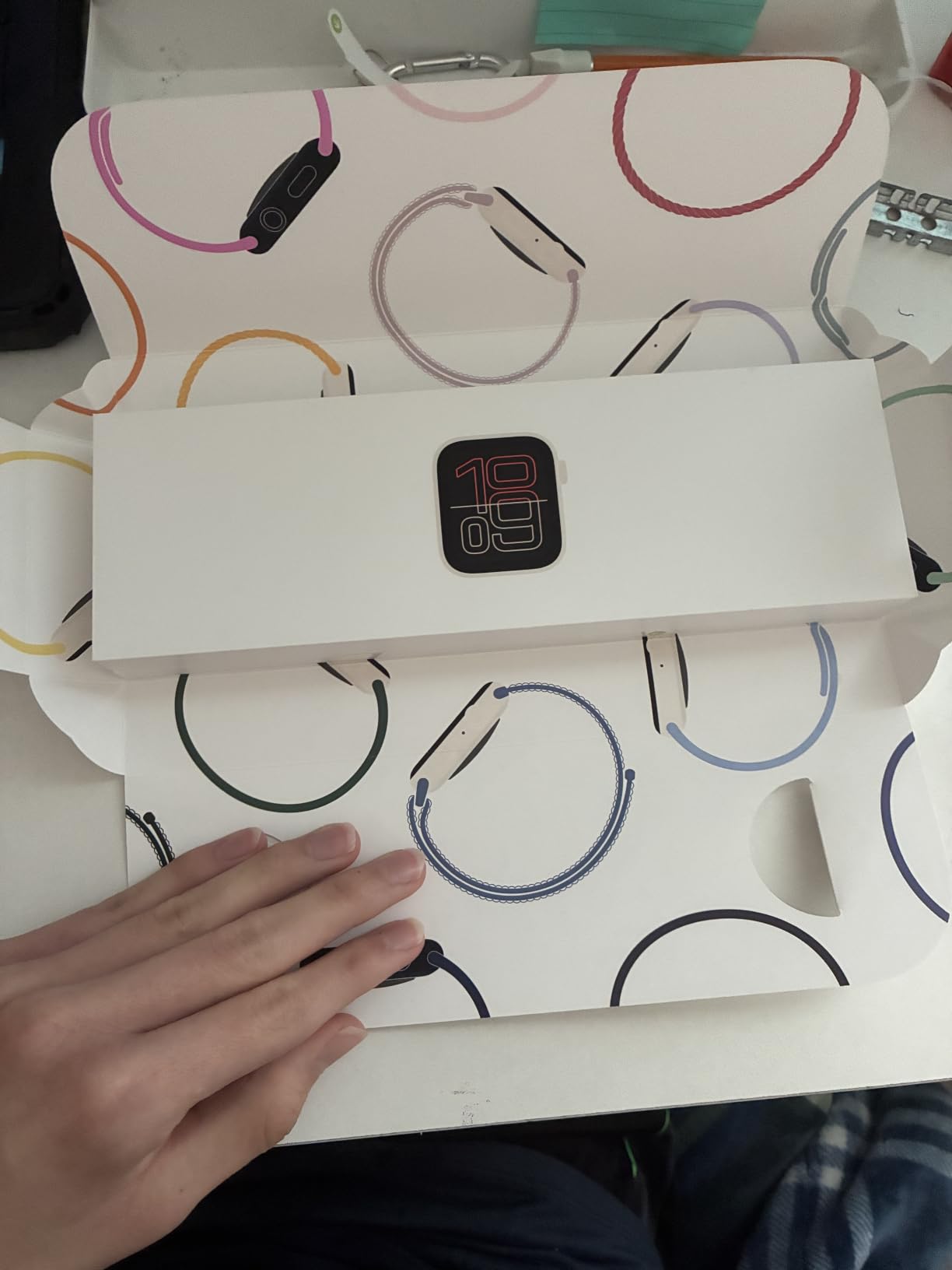 Apple Watch SE 3 [GPS 40mm] Smartwatch with Starlight Aluminum Case - Fitness and Sleep Trackers, Heart Rate Monitor, Always-On Display, Water Resistant customer photo 1
