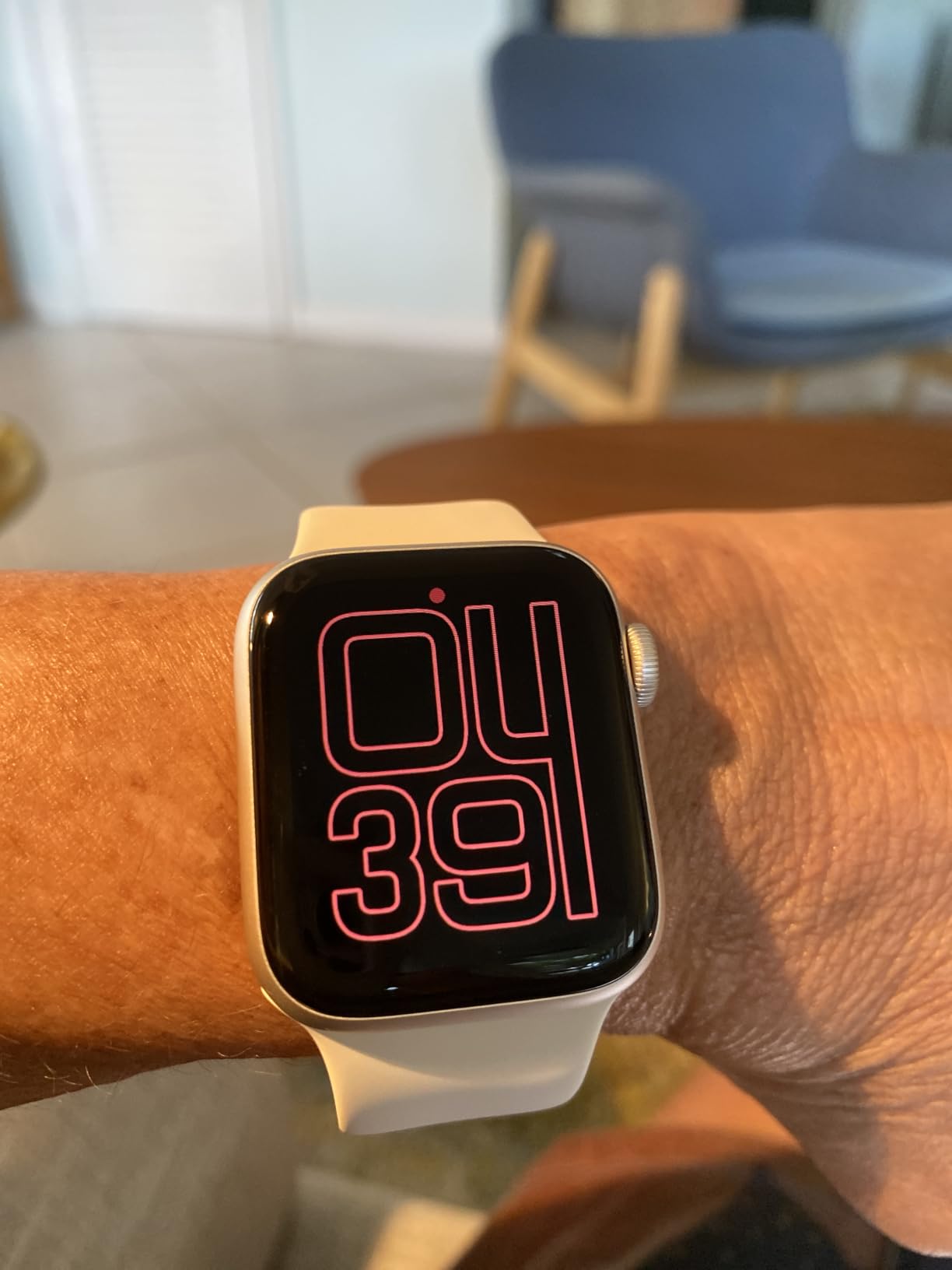 Apple Watch SE 3 [GPS 40mm] Smartwatch with Starlight Aluminum Case - Fitness and Sleep Trackers, Heart Rate Monitor, Always-On Display, Water Resistant customer photo 2