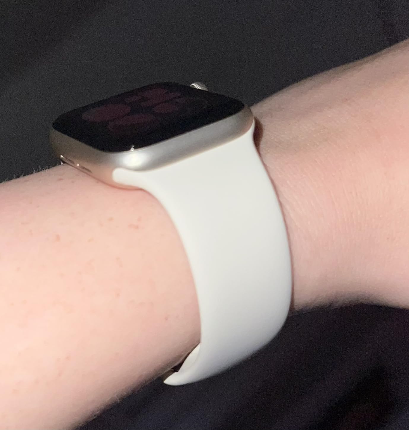 Apple Watch SE 3 [GPS 40mm] Smartwatch with Midnight Aluminum Case with Midnight Sport Band - S/M customer photo 1