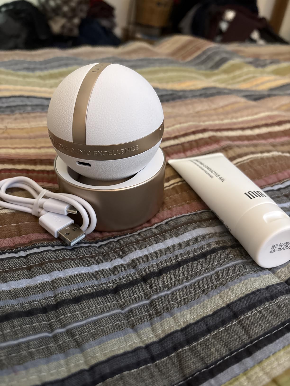 INIA SPHERA Upgraded 8-in-1 Microcurrent Facial Device for Face & Neck | Red Light, Thermal & Cooling Beauty Tool, 5 Custom Modes, At-Home Skin Stimulation & Glow Care Skincare Tool customer photo 1