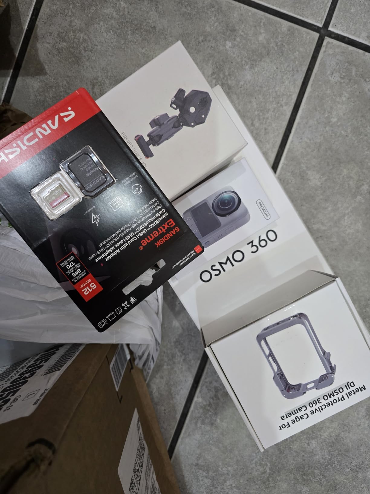 DJI Osmo 360 Essential Combo, 360 Action Camera | 1-Inch 360 Degree Imaging, Native 8K 360 Degree Video, 4K/120fps & 170 Degree Boost Video, 1.2m Invisible Selfie Stick Kit customer photo 2