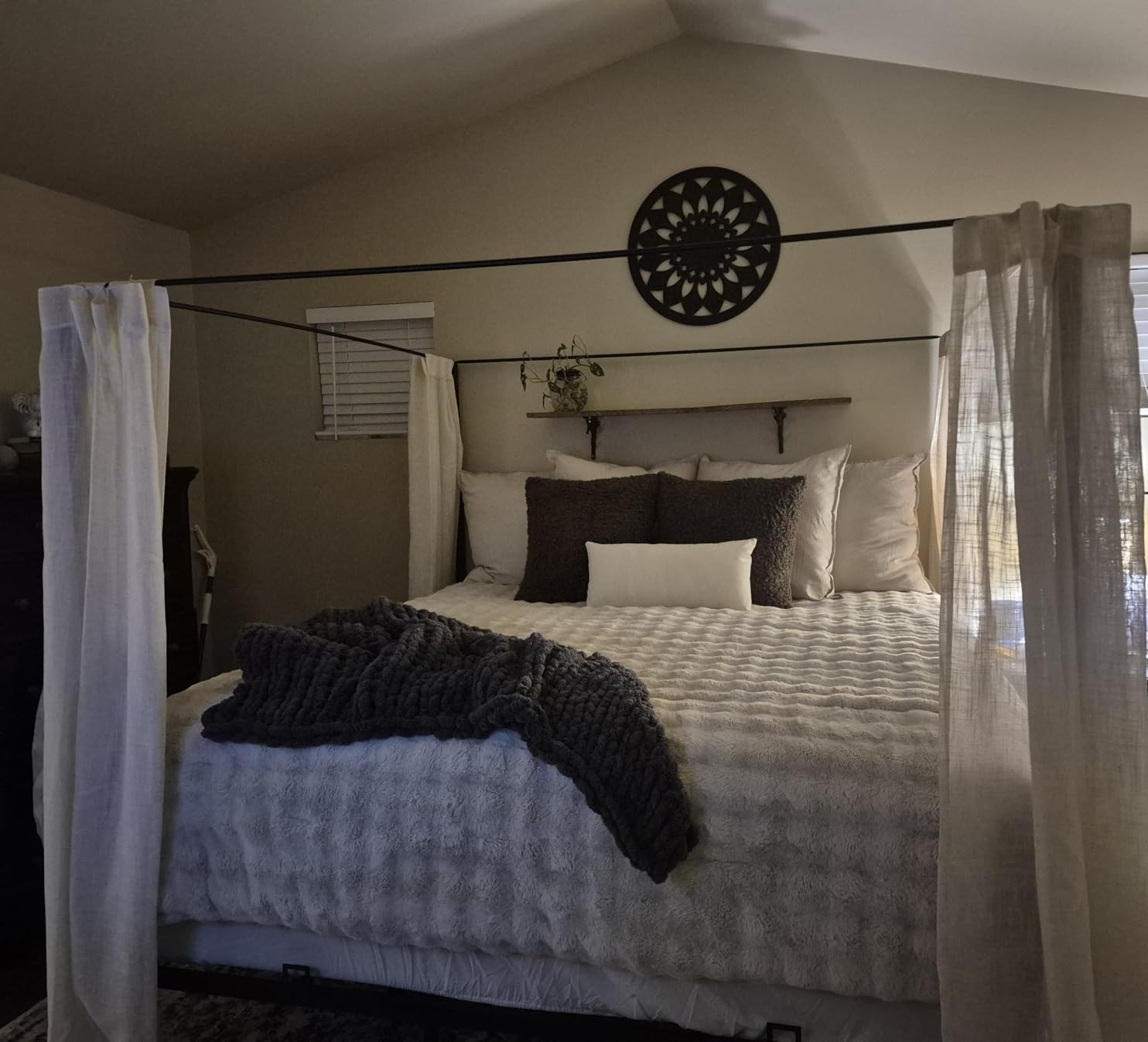 YITAHOME Metal Four Poster Canopy Bed Frame King Size customer photo 1