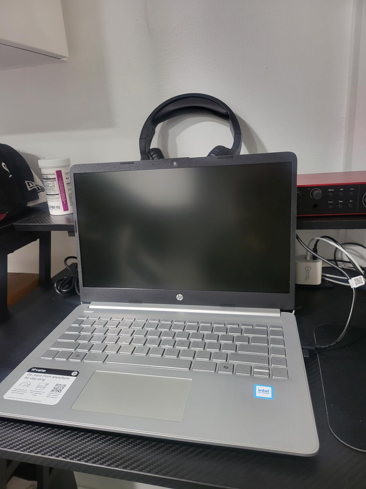HP 14-inch Ultra Light Laptop W/1 Year Office 365 & AI-Copilot, Intel Processor N150, 16GB RAM, 416GB Storage (128GB UFS + 288GB Docking Set), HD Camera, Long Battery Life, Wi-Fi 6, Win 11s, Green customer photo 1