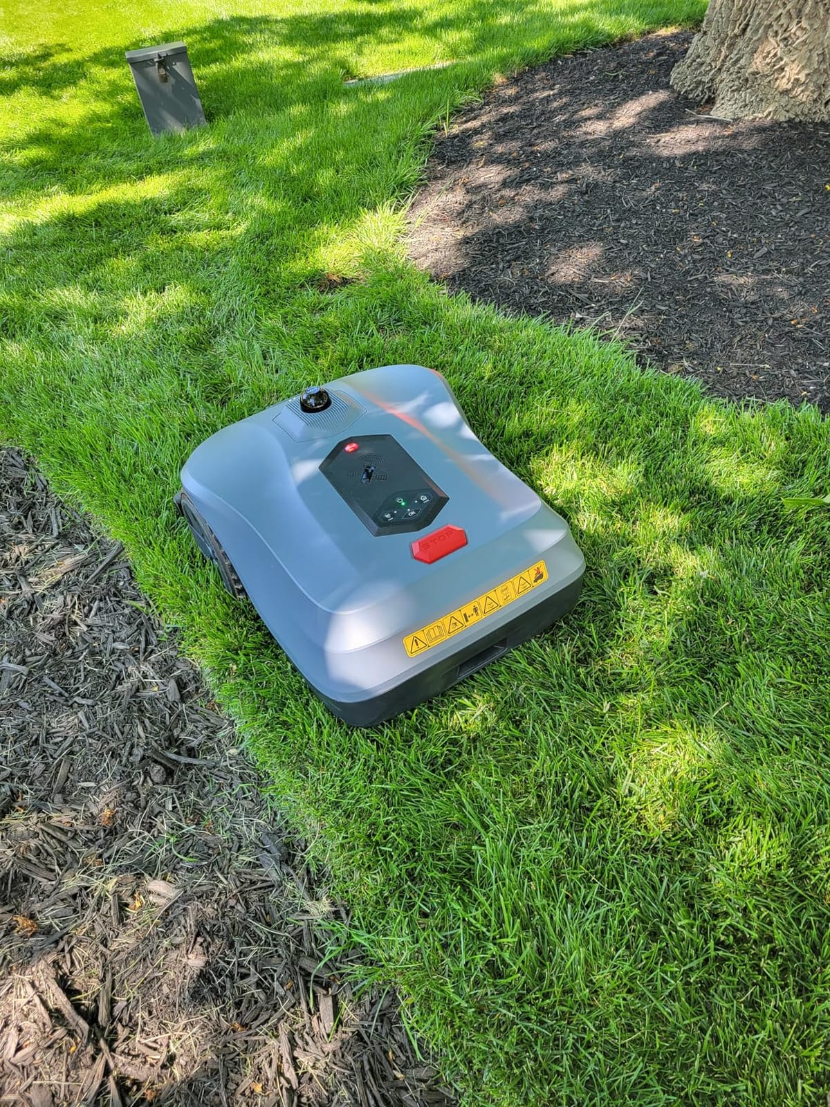 Neomow X2 Pro Auto-Mapping Robot Lawn Mower, Perimeter Wire Free for 1.5 Acres, 360° 3D LiDAR + Triple Vision AI Obstacle Avoidance, No RTK Antenna, IPX6, 4G App Control, GPS Anti-Theft, 17.5Ah customer photo 1
