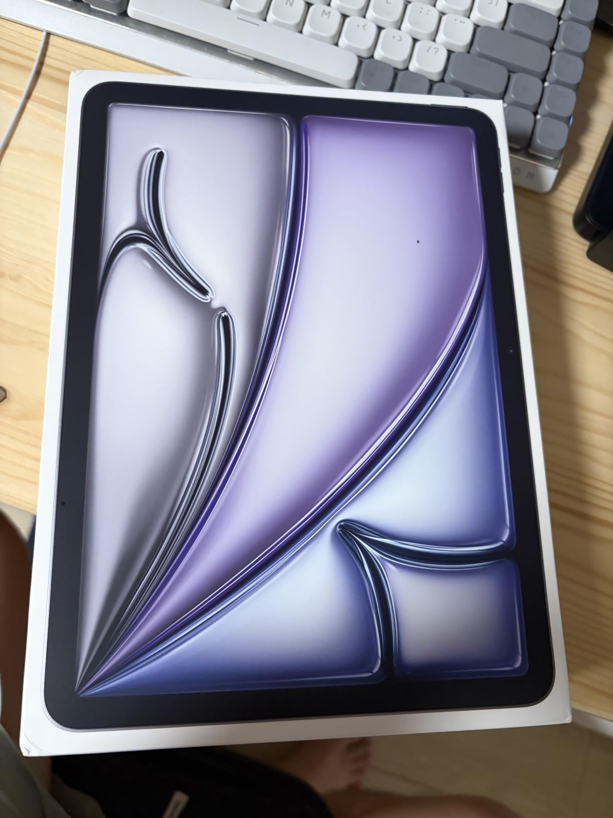 Apple iPad Air 11-inch (M4): Liquid Retina Display, 512GB, 12MP Front/Back Camera, Wi-Fi 7 with Apple N1, Touch ID, All-Day Battery Life — Starlight customer photo 1