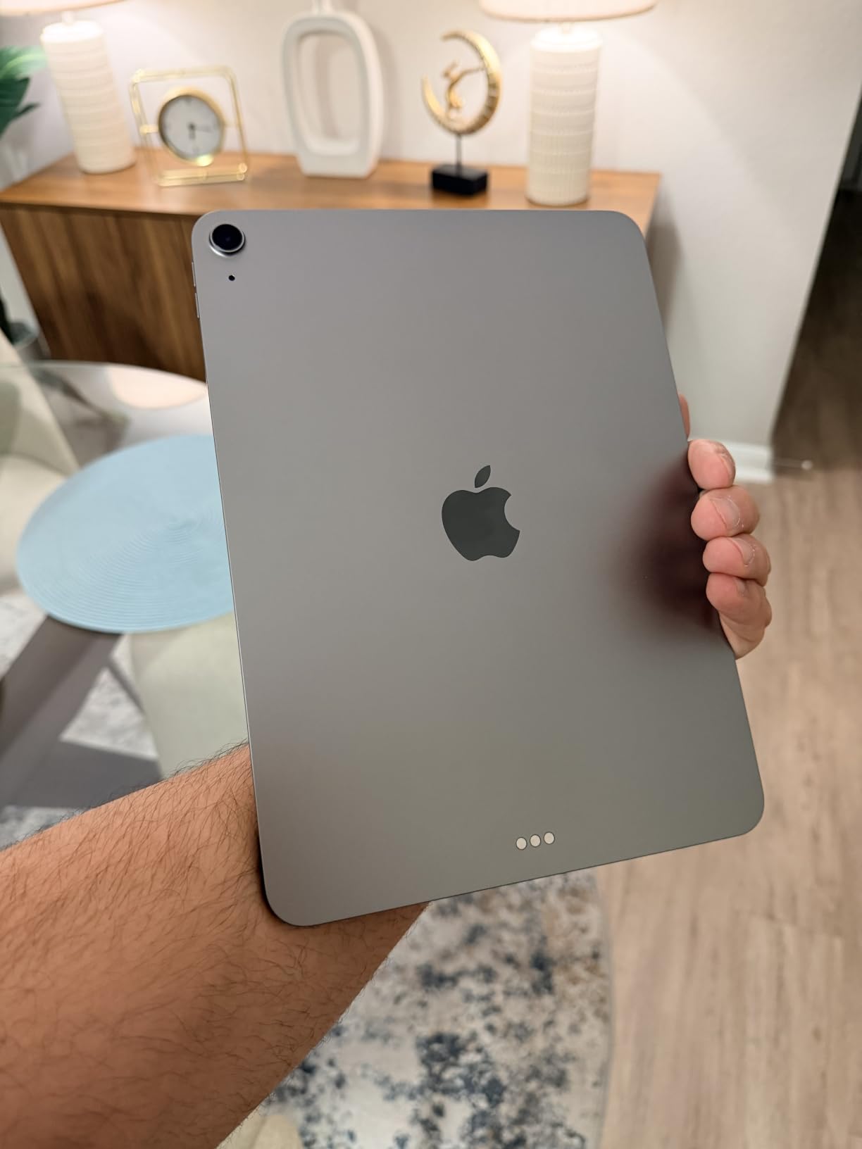 Apple iPad Air 11-inch (M4): Liquid Retina Display, 512GB, 12MP Front/Back Camera, Wi-Fi 7 with Apple N1, Touch ID, All-Day Battery Life — Starlight customer photo 2