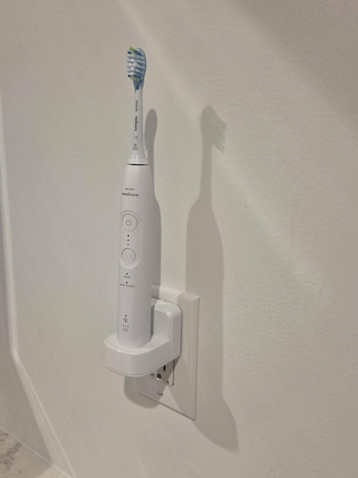 Philips Sonicare 5950 Rechargeable Electric Toothbrush, 2 Brush Head, Black | 1000% More Plaque Removal, Pressure Sensor, 6 Brush Settings, 21-Day Battery, Includes Travel Case, HX7131/03 customer photo 1