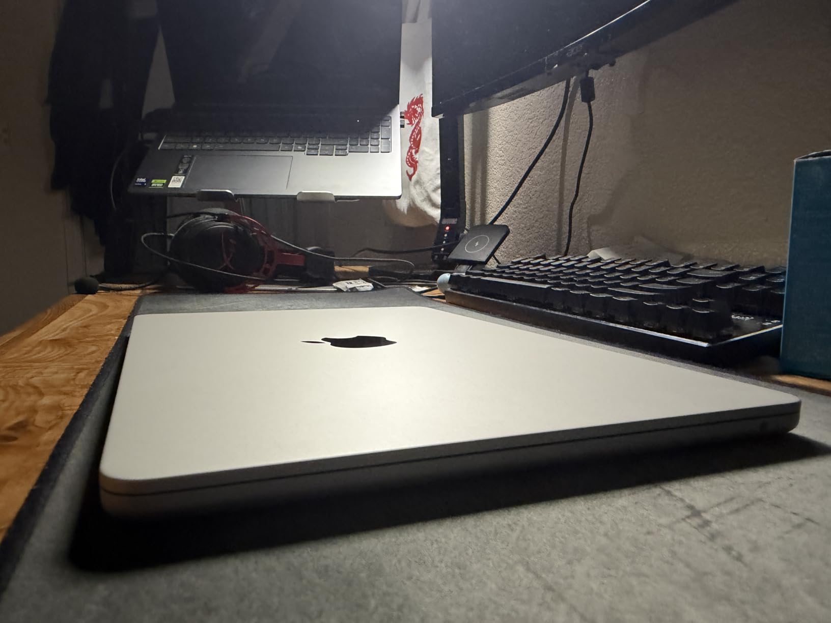 Apple 2026 MacBook Air 13-inch Laptop with M5 chip: Built for AI, 13.6-inch Liquid Retina Display, 16GB Unified Memory, 1TB SSD, 12MP Center Stage Camera, Touch ID, Wi-Fi 7; Midnight customer photo 2