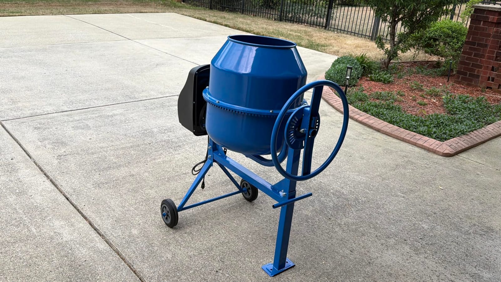 LDHTHOPI 4.3 Cu.Ft Concrete Mixer, 450W (3/5HP) Heavy Duty Portable Cement Mixer with Wheel & Stand for Mortar, Stucco, Fodder - Blue Construction Mixing Machine customer photo 1