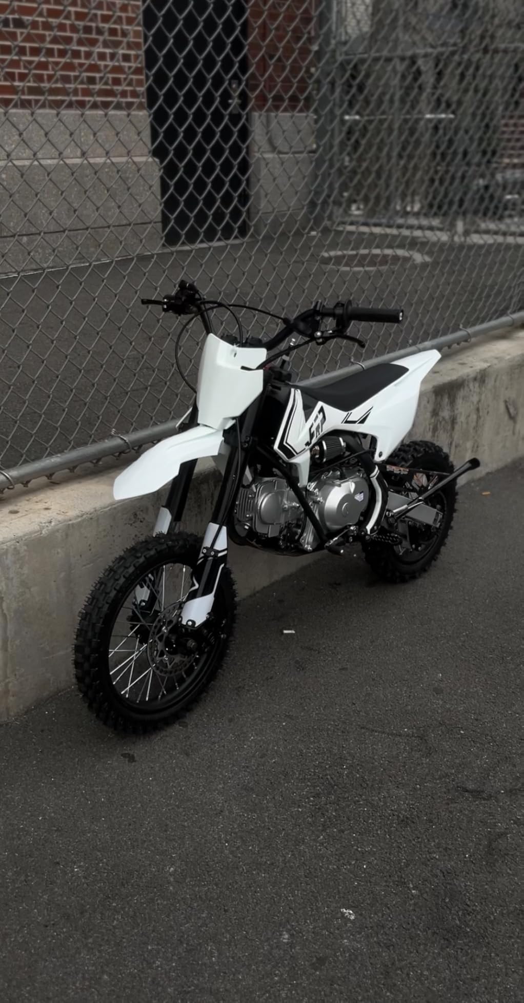 FX140 Gas Dirt Bike for Teens Adults 140cc 4-Stroke 5-Speed Pit Bike | For Ages 16+, 11HP Oil-Cooled Engine, Dual-Piston Hydraulic Disc Brakes, 5-Speed Manual, 90% Assembled, White customer photo 2