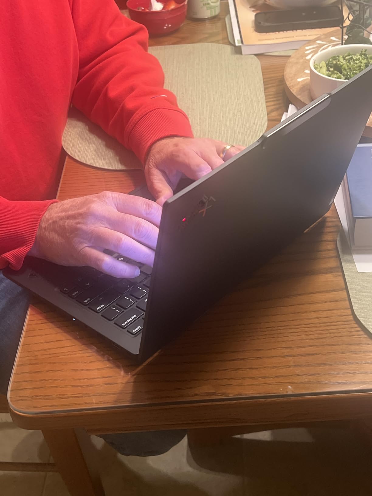 Lenovo ThinkPad X1 Carbon Gen 13, Intel Ultra 7 258V, 32GB DDR5, 1TB SSD customer photo 1