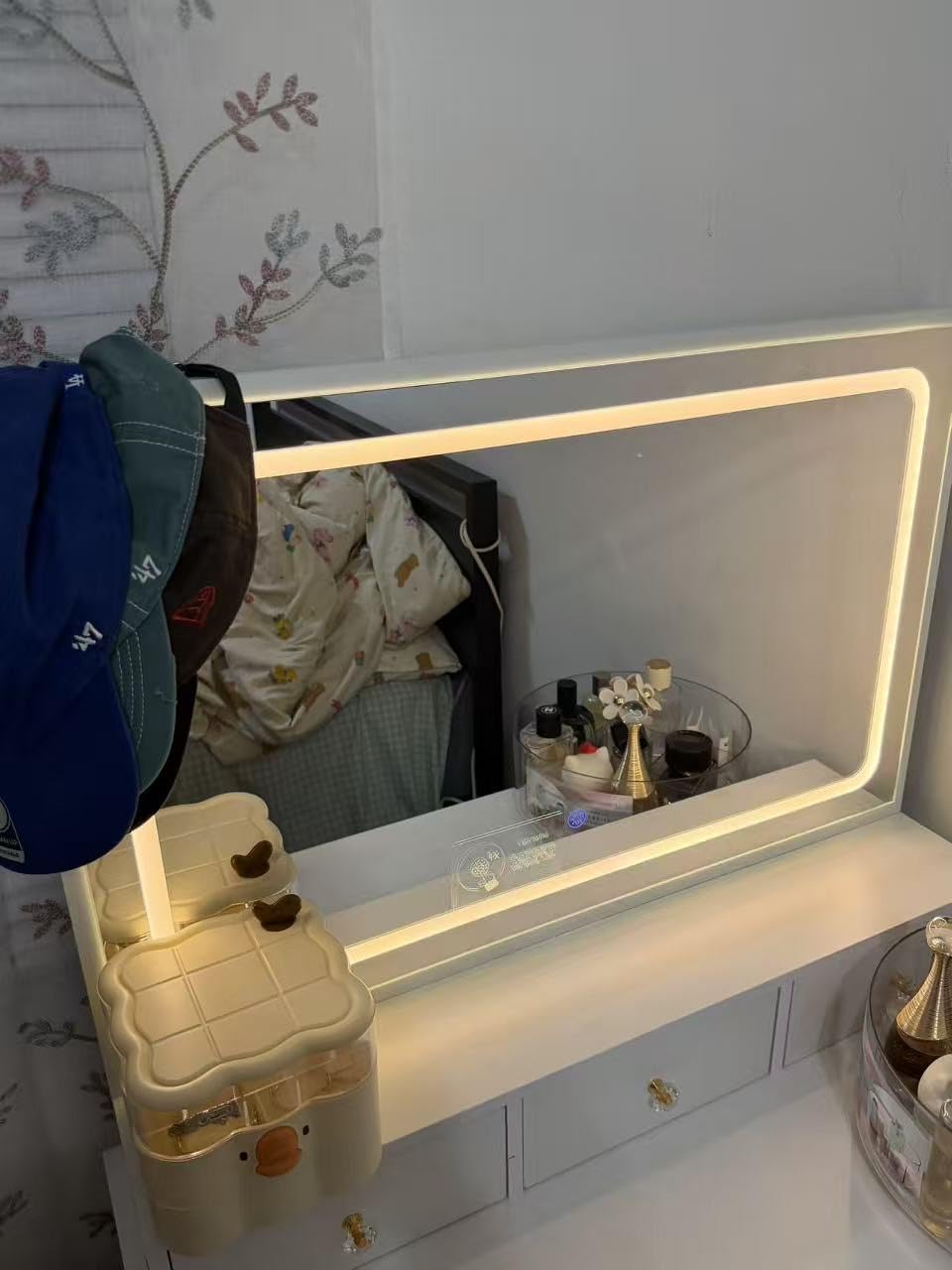 COMHOMA Vanity Desk with LED Lights Mirror & Power Outlet, Small Makeup Vanity Table Set with 5 Storage Drawers, 3 Lighting Modes & Adjustable Brightness, Dressing Table for Women Girls Bedroom, White customer photo 1