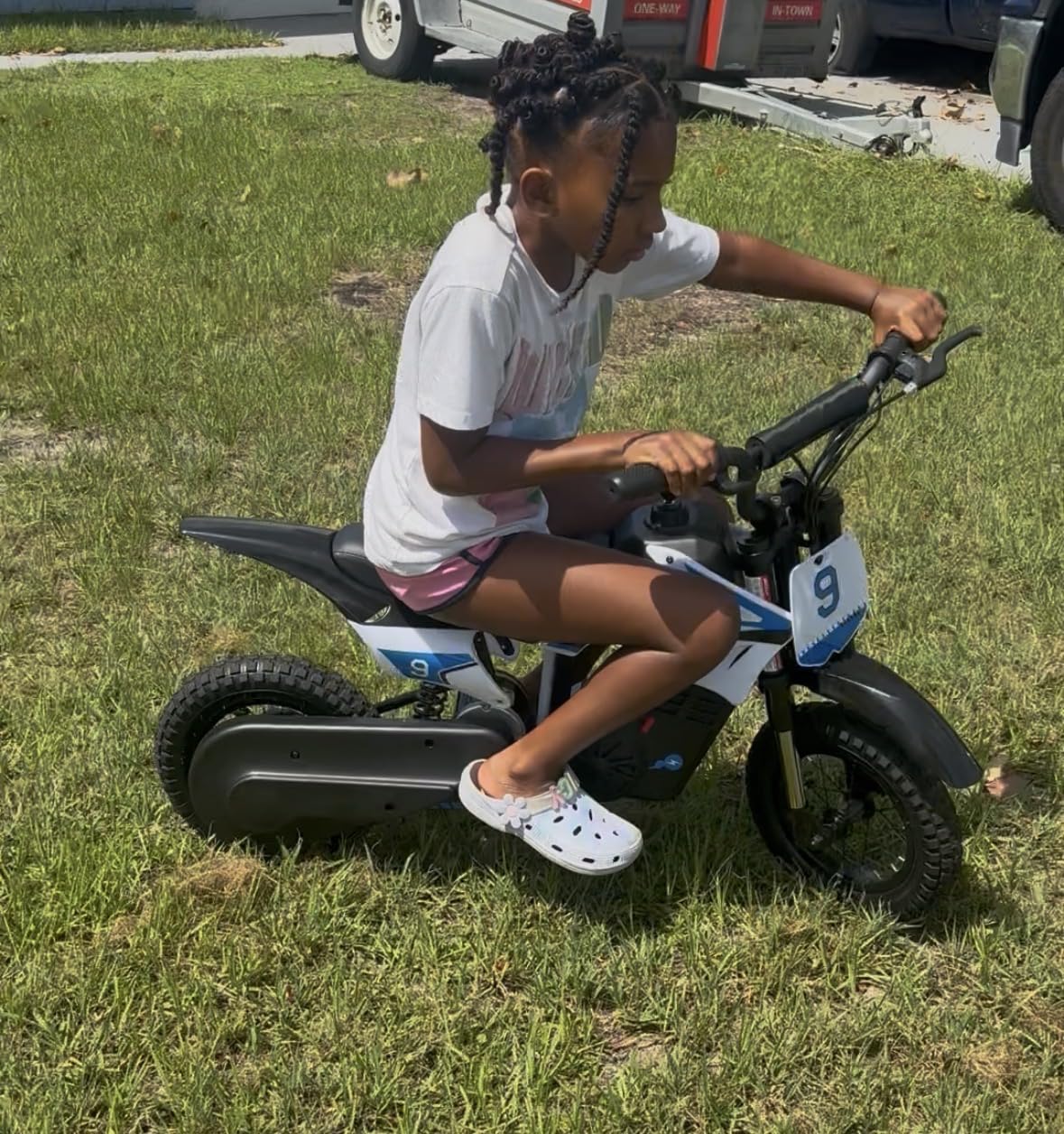 K1 Kids Electric Dirt Bike 36V Motorcycle, 16MPH Fast Speed 14 Mile Long-Range, 700W Peak 3-Speed Modes Electric Bike for Kids Ages 3-10 (Berry Red) customer photo 1