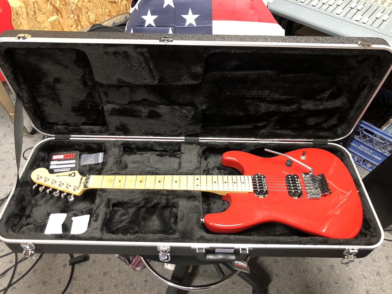 Gator Cases Deluxe Legacy Series Lightweight Deluxe ABS Molded Case for Standard Strat or Tele Style Guitars (GC-ELECTRIC-A) customer photo 1