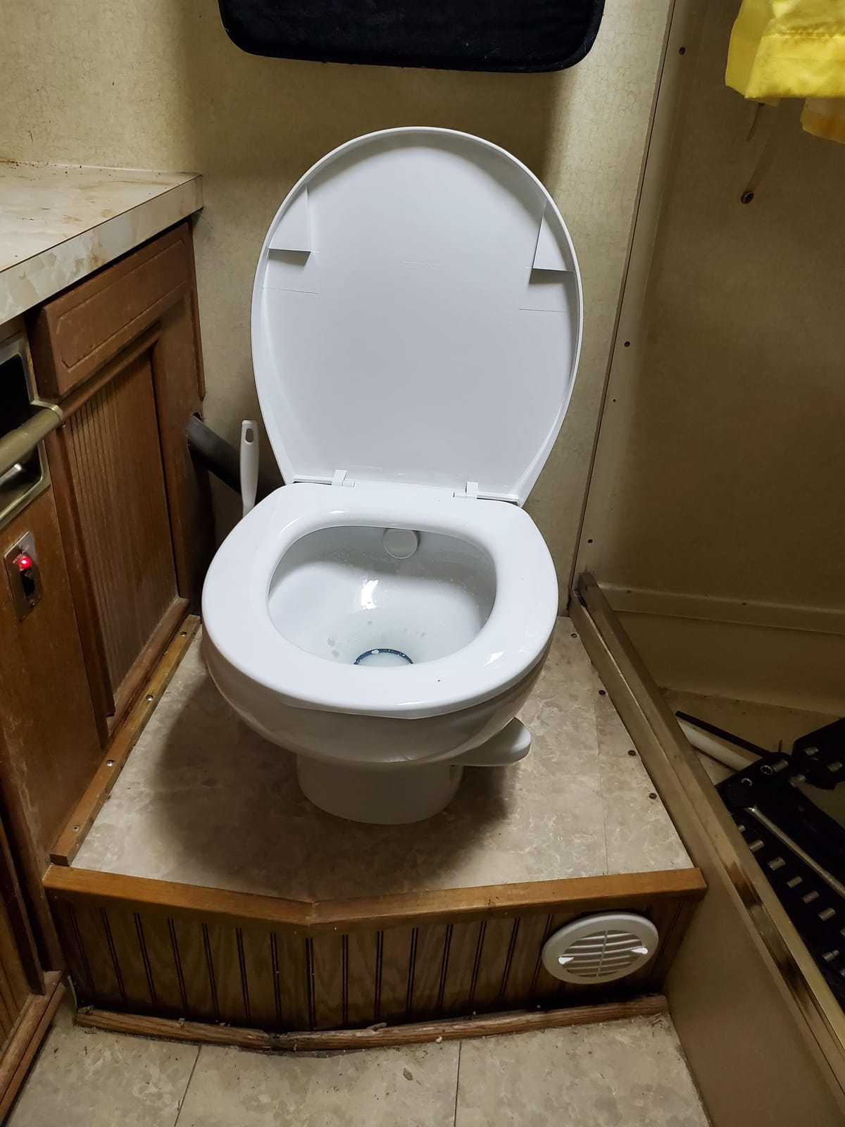 Aqua Magic Style II RV Toilet / Low Profile / White - Thetford 42059 customer photo 1