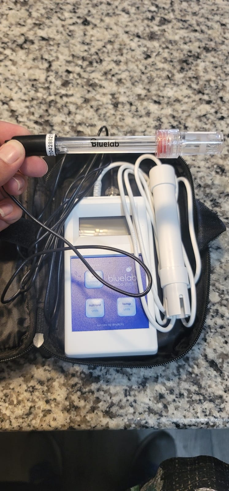 Bluelab Combo Meter for pH, Temperature & Conductivity in Water - Easy Calibration, Digital EC/TDS/PPM Tester for Hydroponics & Indoor Plants (METCOM) customer photo 1