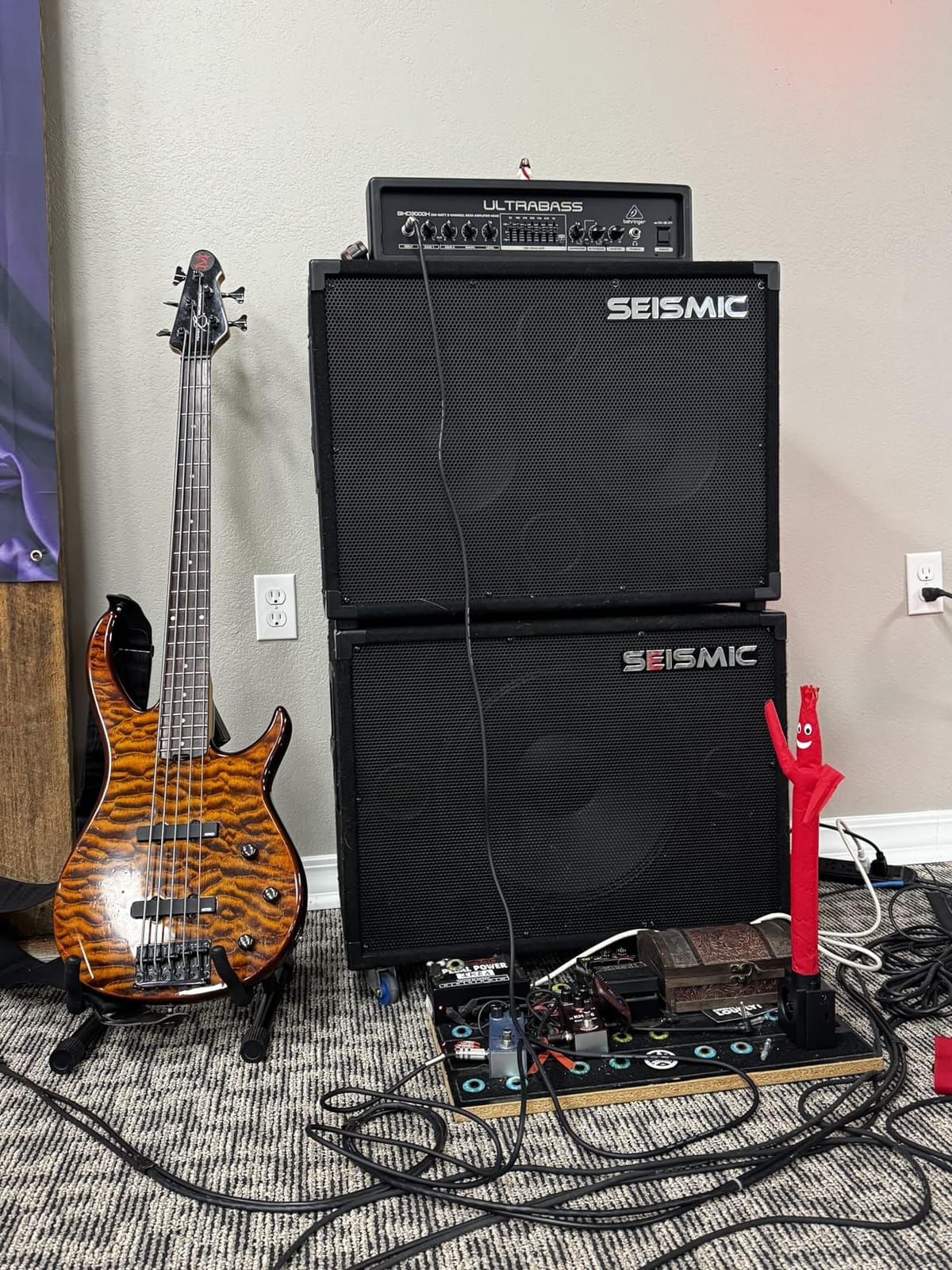 Behringer ULTRABASS BXD3000H Ultra-Lightweight 300 Watt 2 Channel Bass Amplifier Head with FBQ Spectrum Analyzer, Ultrabass Processor and Compressor customer photo 2