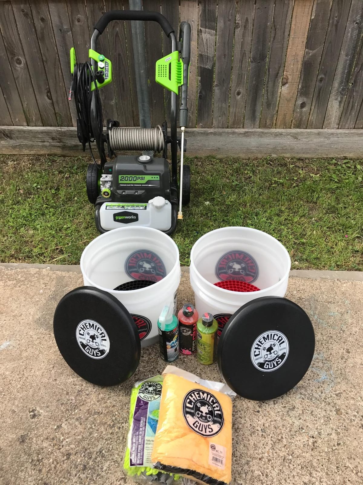 Chemical Guys Two Car Wash Bucket Kit with Dual Dirt Trap Filters, Chenille Wash Mitt, Mr. Pink, Citrus Wash, After Wash, and Drying Towel - 11 Items - Two Bucket Method Complete Setup customer photo 2