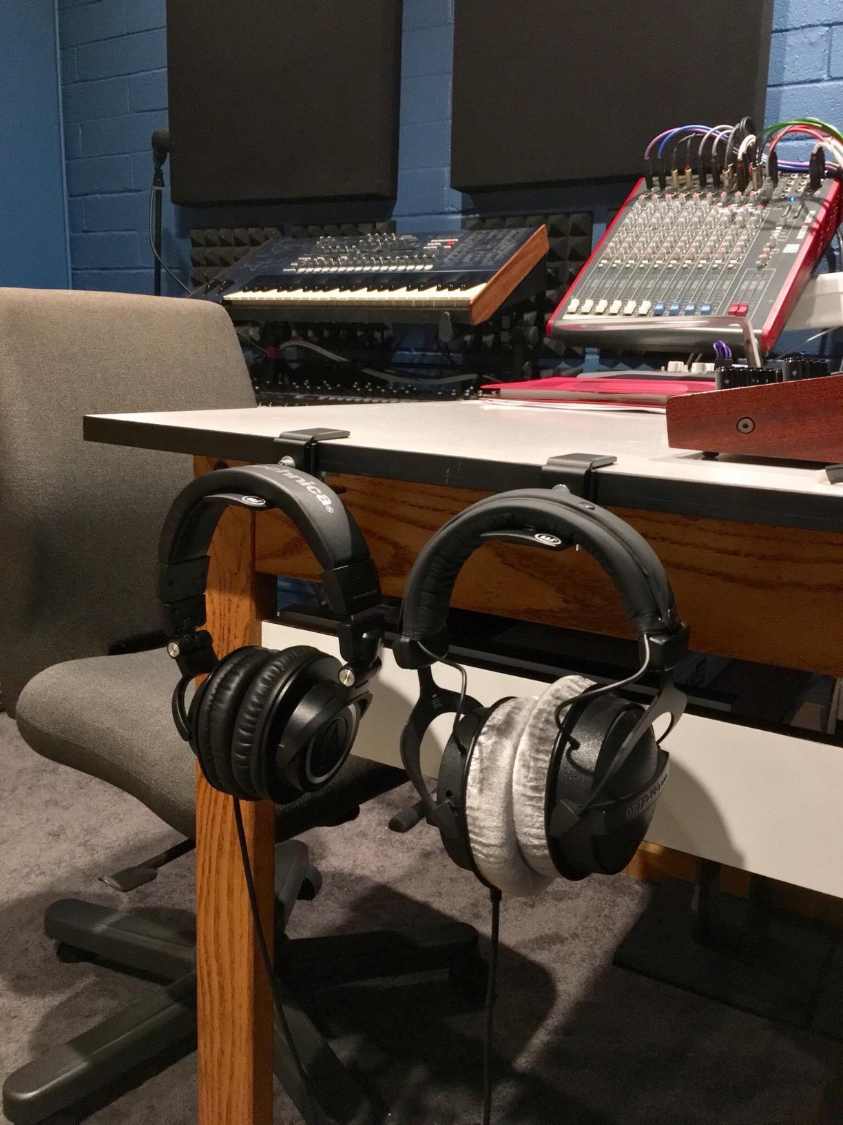 BRAINWAVZ Hengja - The Desk Headphone Stand Hanger Mount, All Metal, Rotatable Mount, PC & Gaming Headset Holder customer photo 1
