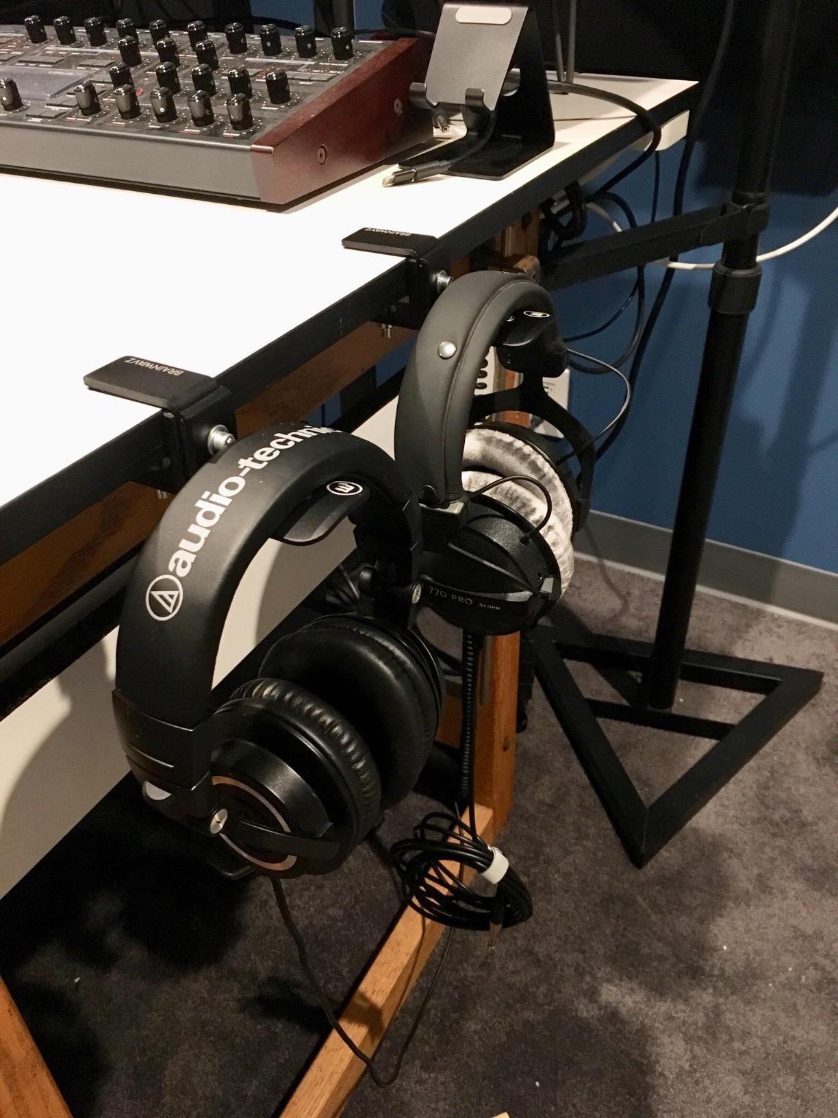 BRAINWAVZ Hengja - The Desk Headphone Stand Hanger Mount, All Metal, Rotatable Mount, PC & Gaming Headset Holder customer photo 2