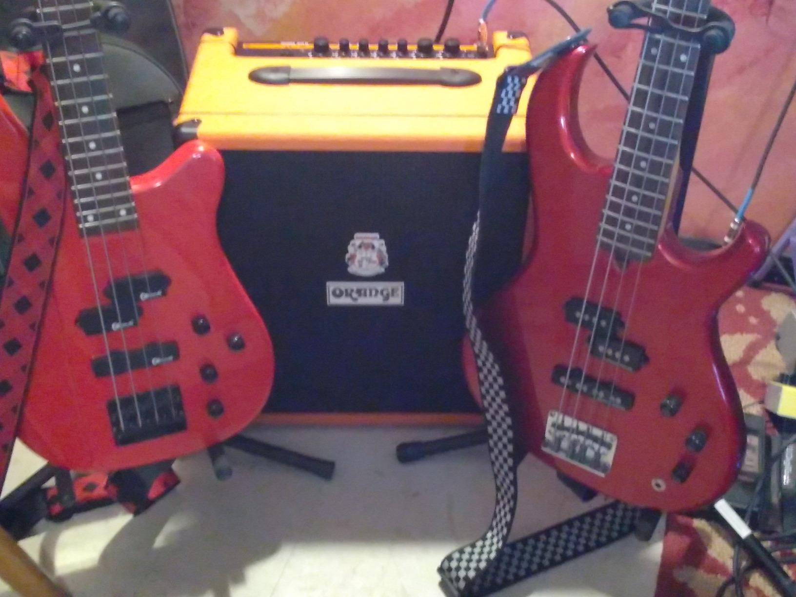 Royal Sovereign Orange Crush50 Bass Guitar Combo 1x12 50 Watts customer photo 1
