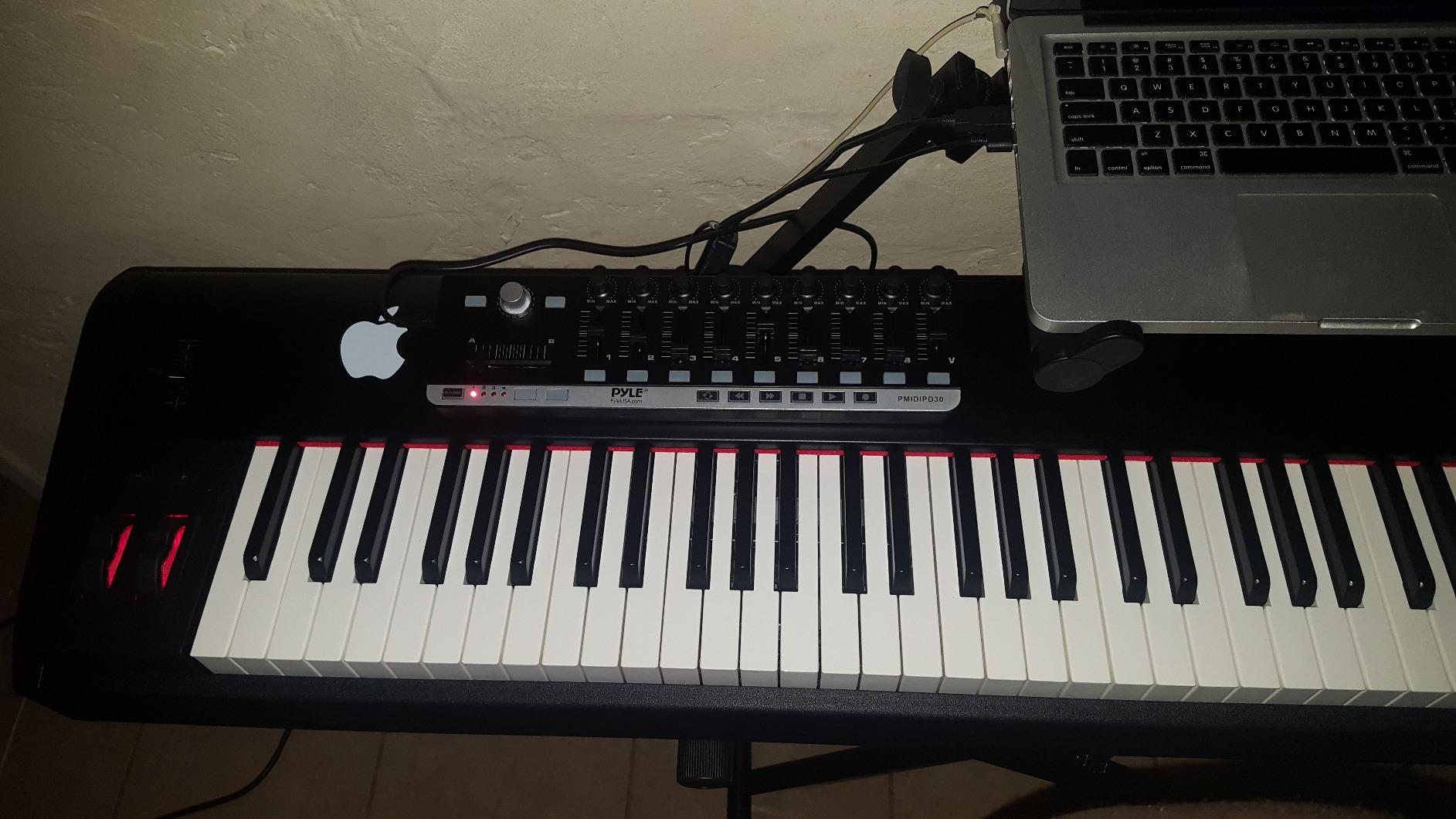 M-AUDIO Hammer 88 USB MIDI Keyboard Controller customer photo 2