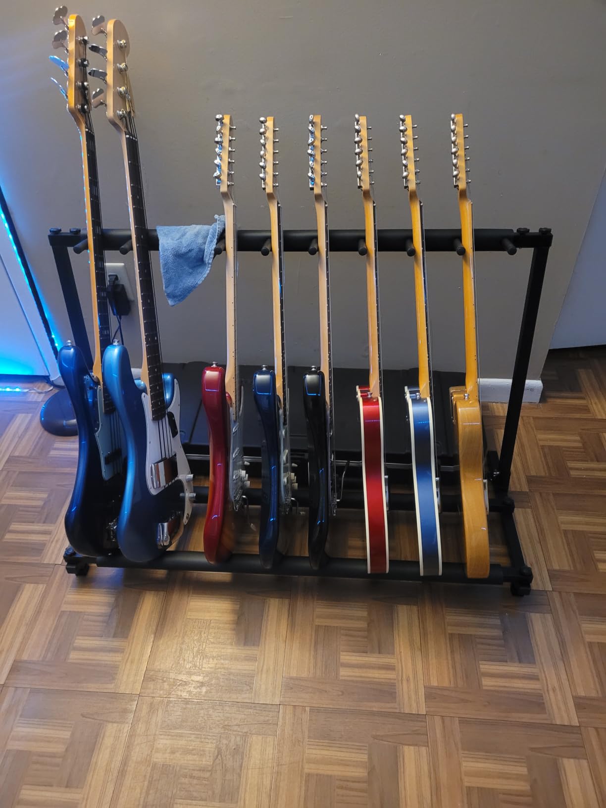 Kuyal Iron Guitar Stand Multi-Guitar Display Rack Bass Folding Stand customer photo 1