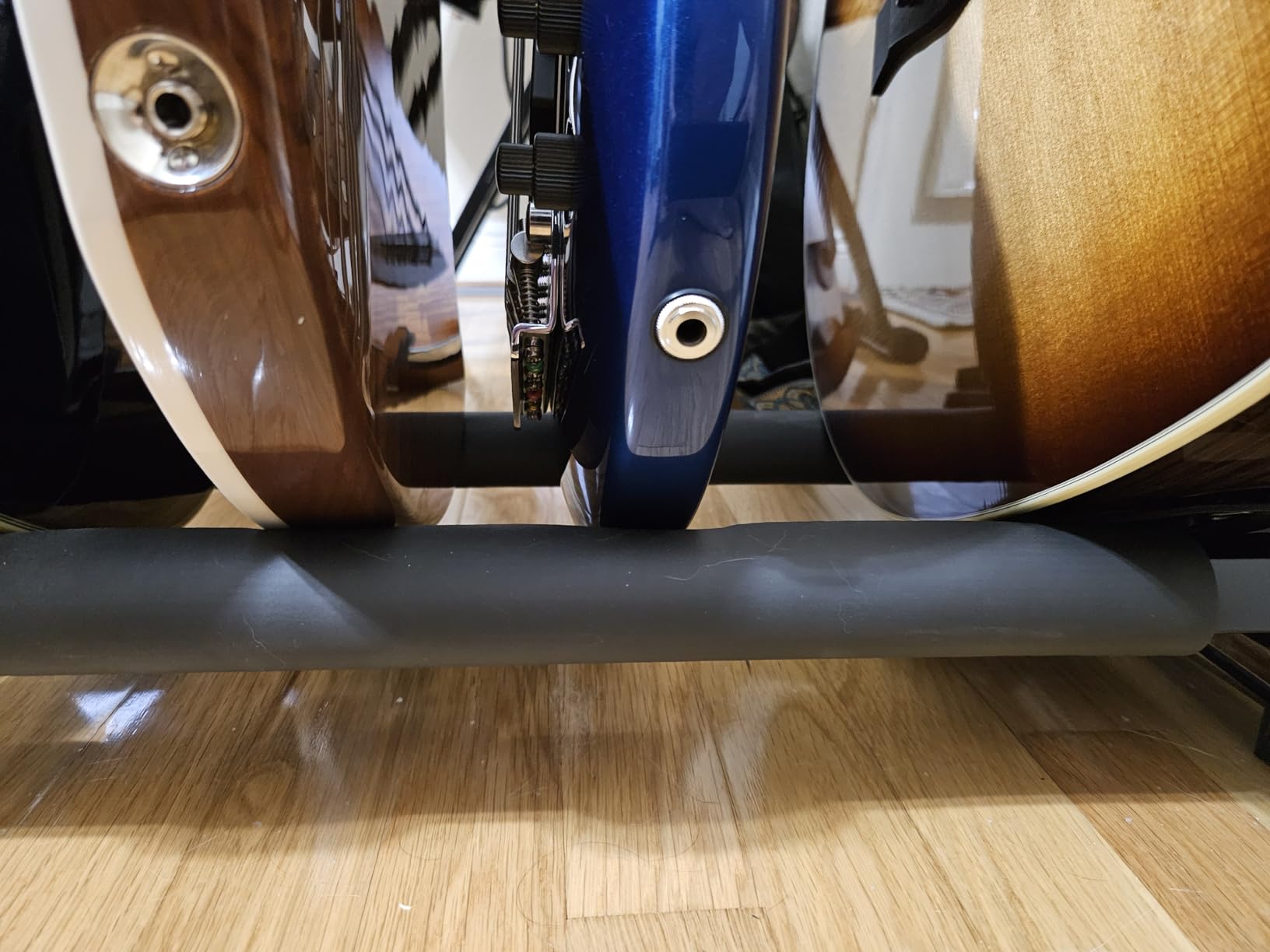 Kuyal Iron Guitar Stand Multi-Guitar Display Rack Bass Folding Stand customer photo 2
