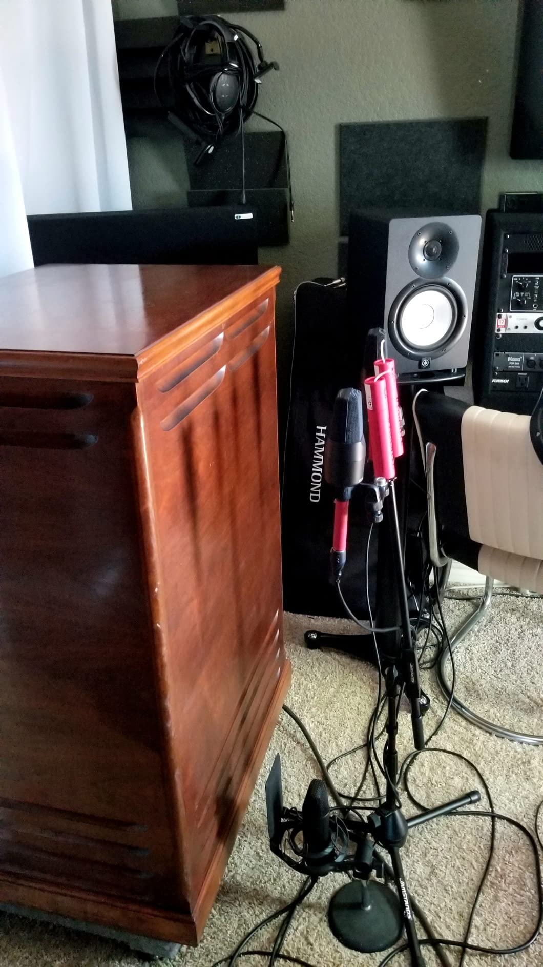 SE ELECTRONICS DM1 Dynamite Ultra-Slim Inline Microphone Preamp for Ribbon & Dynamic Microphones - Mic Preamp with +28dB Gain for Clean, Natural Sound - Ideal for Podcasting & Live Sound (Red) customer photo 2
