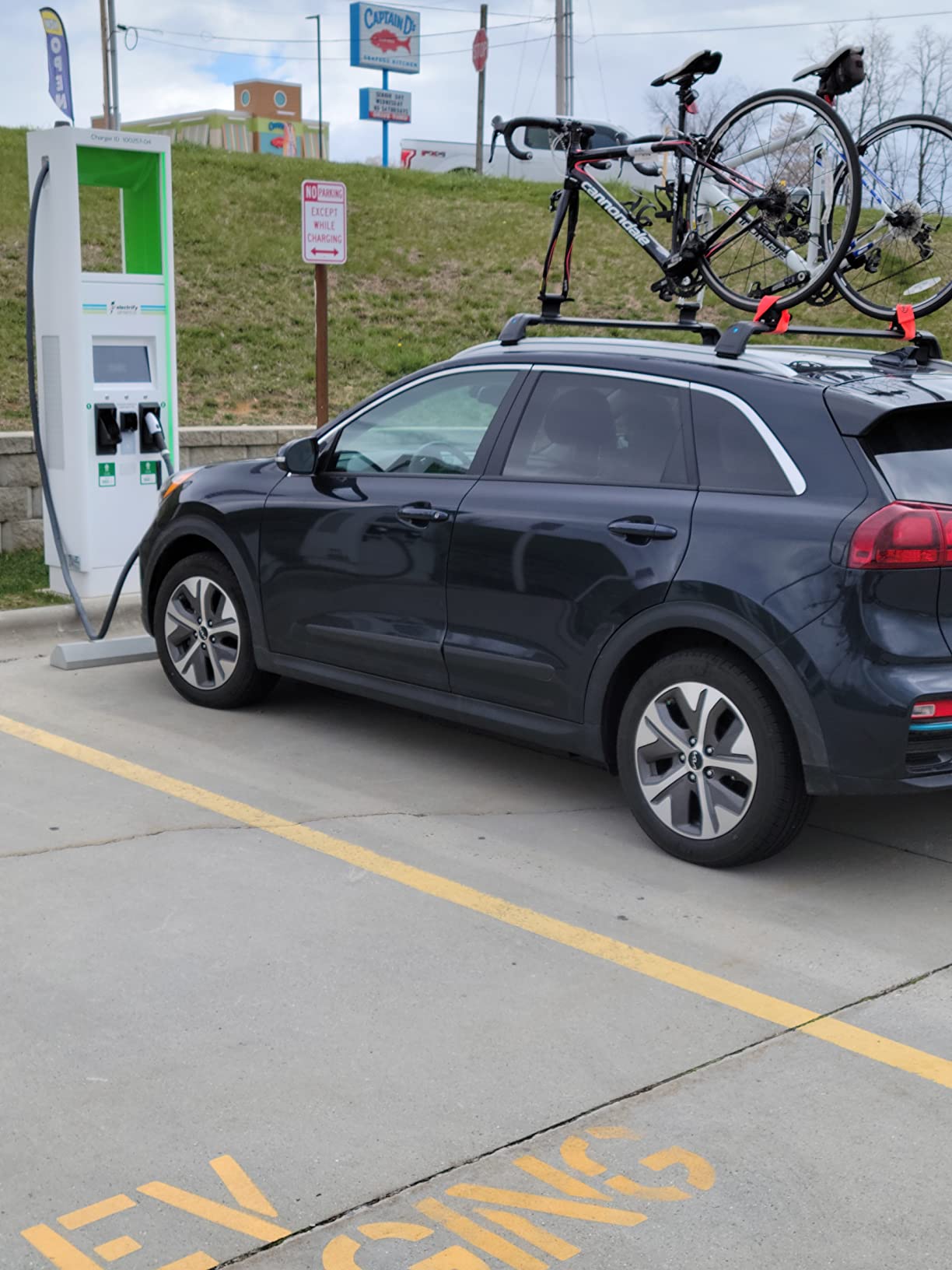 Hooke Road Universal Bike Car Carrier Quick-Release Alloy Fork Lock Alloy Bed | Roof Mount Rack for 1 Bike - Cross Bars not Included customer photo 1