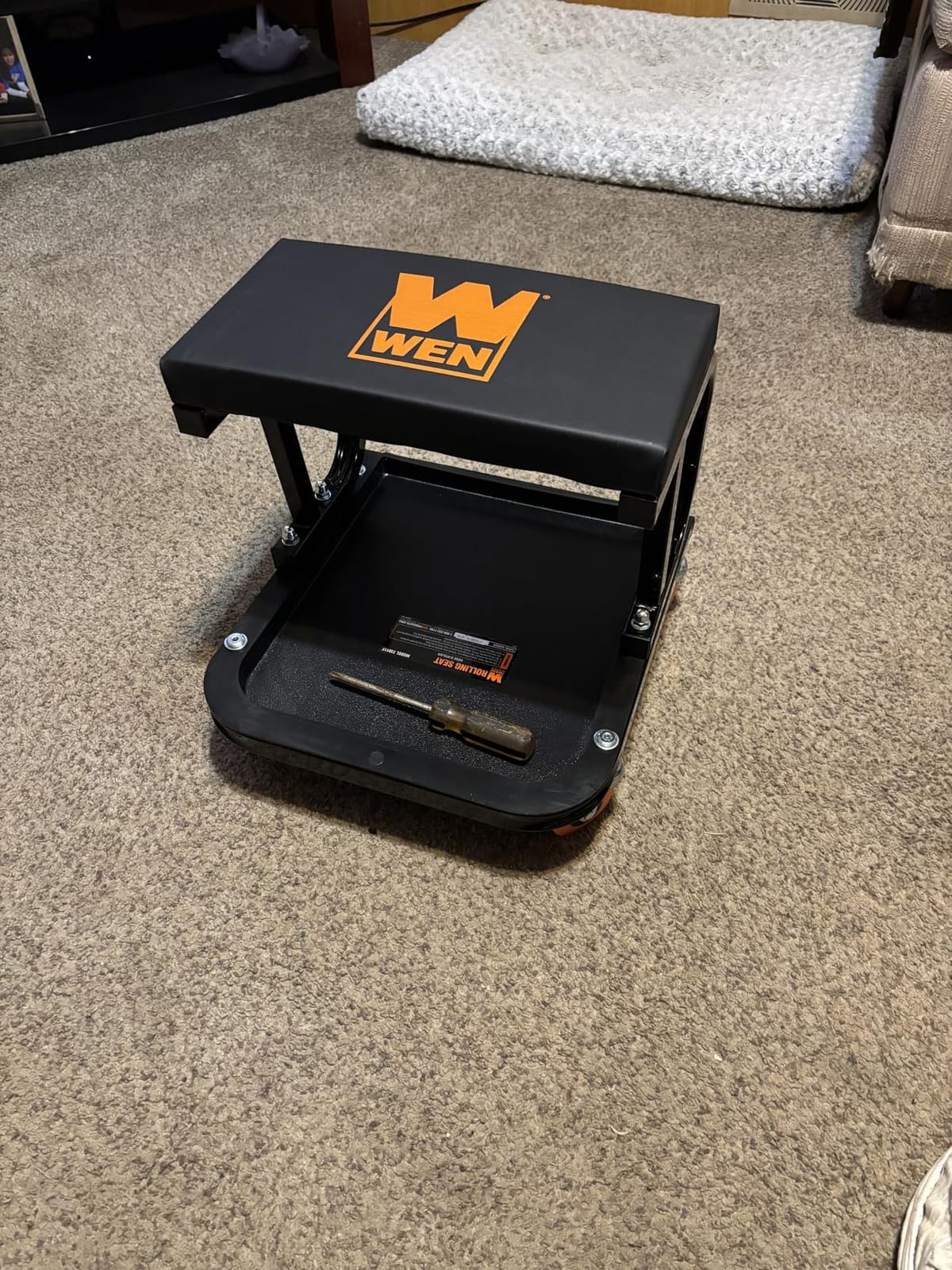 WEN 73011T 250 lb. Capacity Rolling Mechanic Seat with Onboard Storage customer photo 1