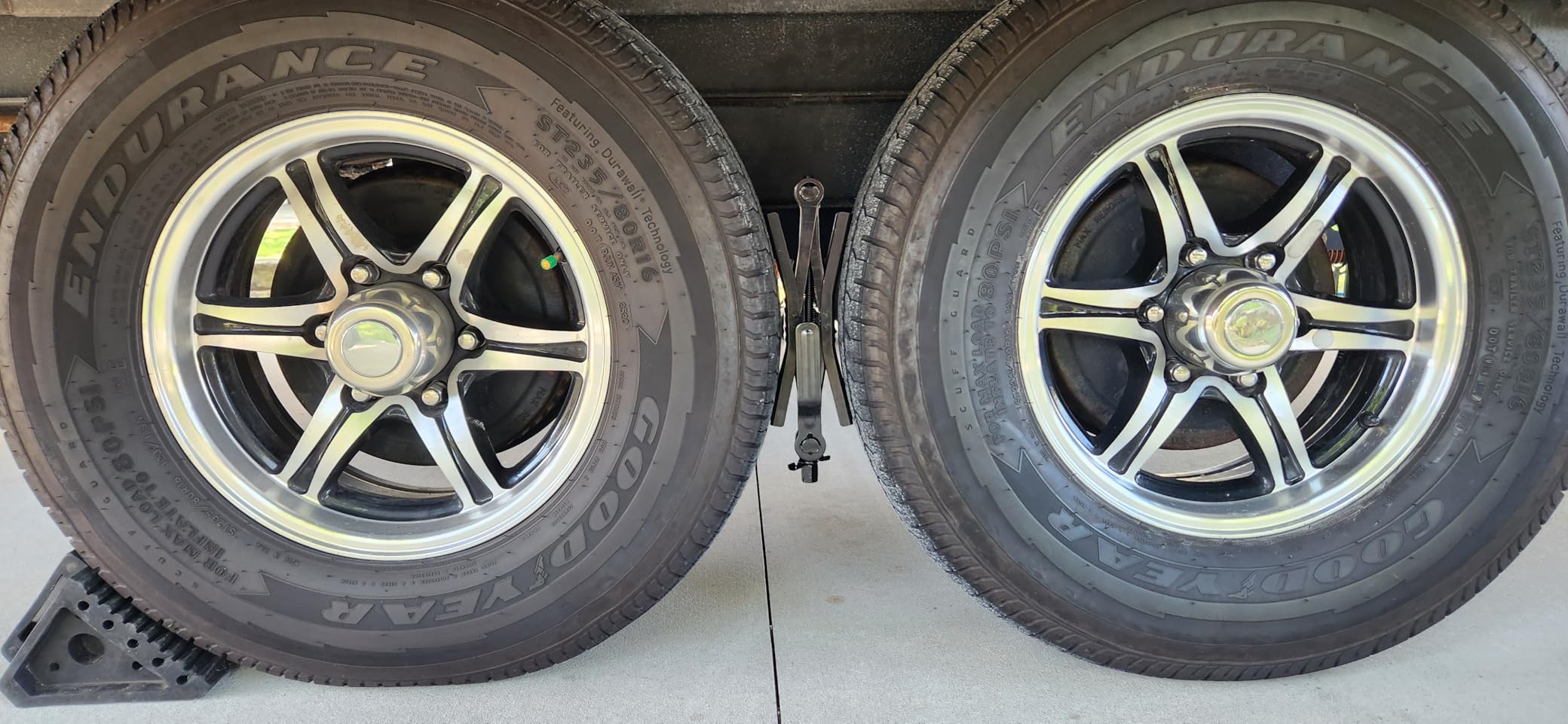 Camper Wheel Chock Stabilizer 2 Sets, Double Speed Heavy Duty Truck RV Tire Scissor Locking X Chock, Camper Accessories for Travel Trailers Tire Chalks, Anti Rust Coating, Fit for 3.5” to 12” customer photo 1