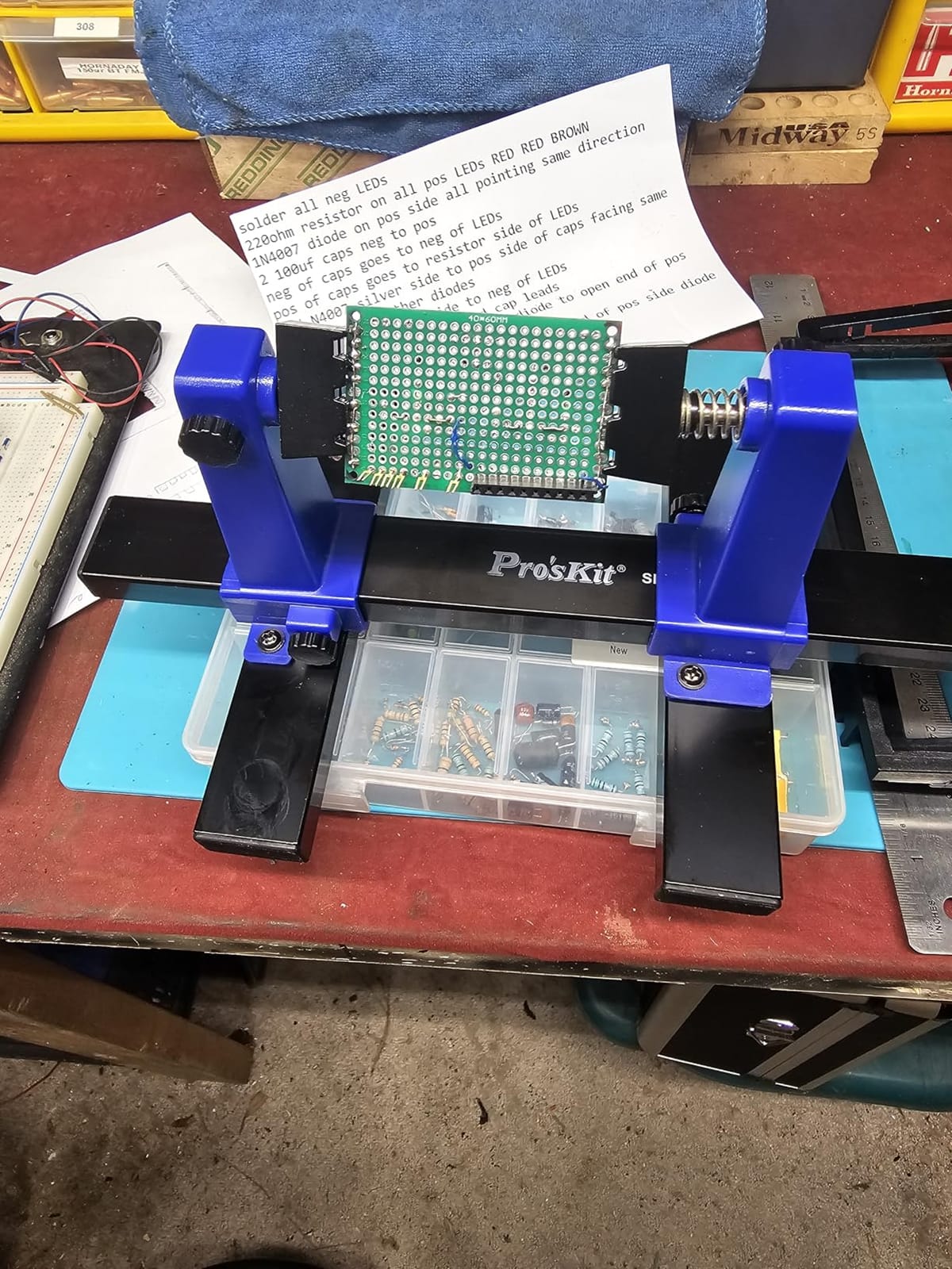 MMOBIEL Adjustable PCB Holder Circuit Board Holder Tool for Circuit Board Soldering Desoldering, Repair Tool 360° Degree Rotation customer photo 1