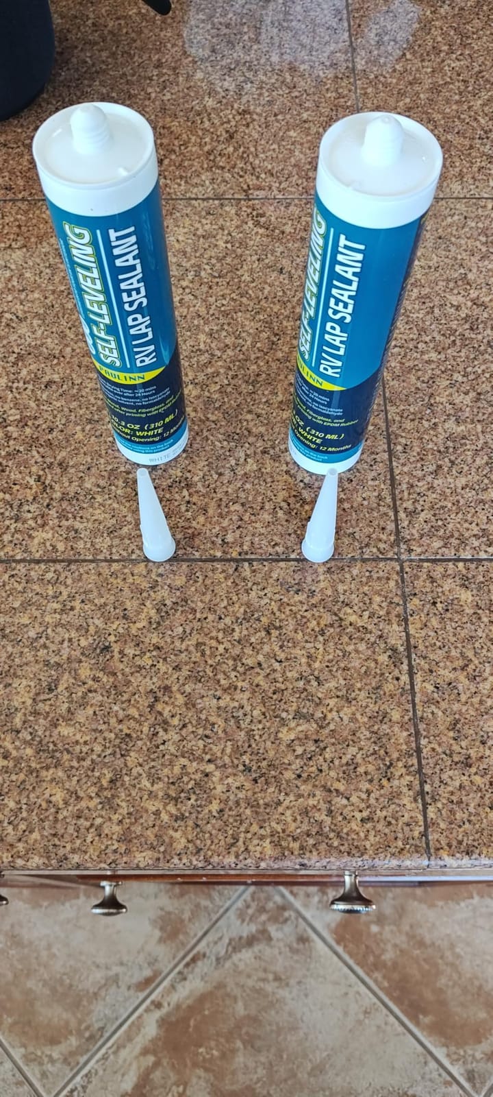PAULINN Self Leveling Lap Sealant White, RV Roof Sealant for Camper Repair, RV Caulking, Rubber Roof EPDM, Flexible, UV & Waterproof, no Smell and Safe for RV Indoor use, 4 Packs customer photo 1
