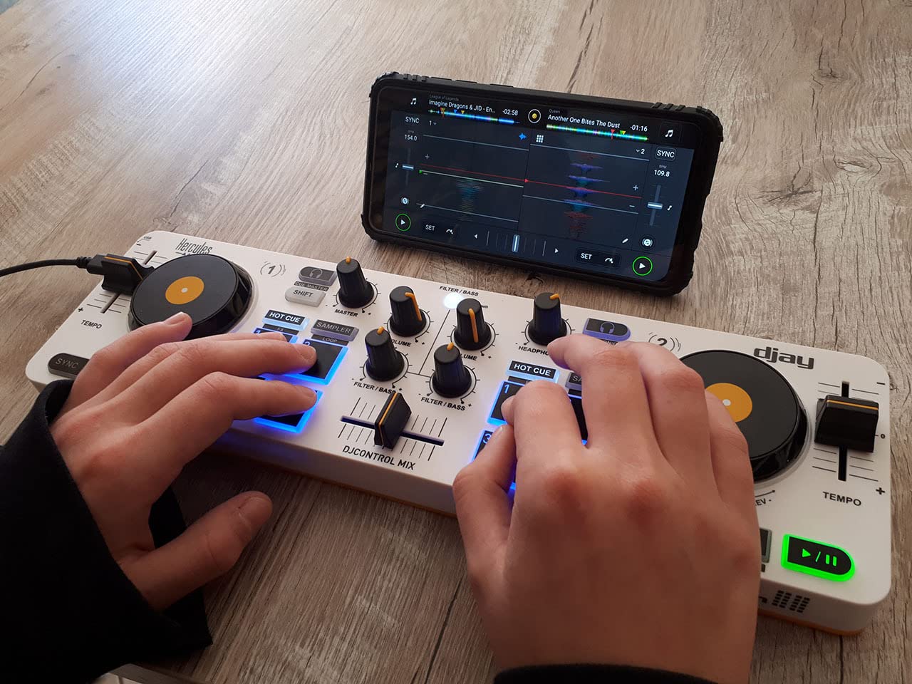Hercules DJControl Mix – Bluetooth Wireless DJ Controller for Smartphones (iOS and Android) – dJay app – 2 Decks, White customer photo 2