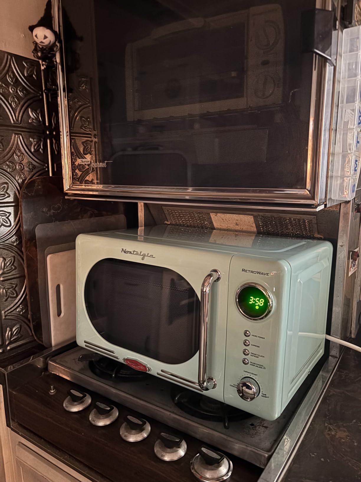 Nostalgia Retro Compact Countertop Microwave Oven - 0.7 Cu. Ft. - 700-Watts with LED Digital Display - Child Lock - Easy Clean Interior - Red customer photo 1