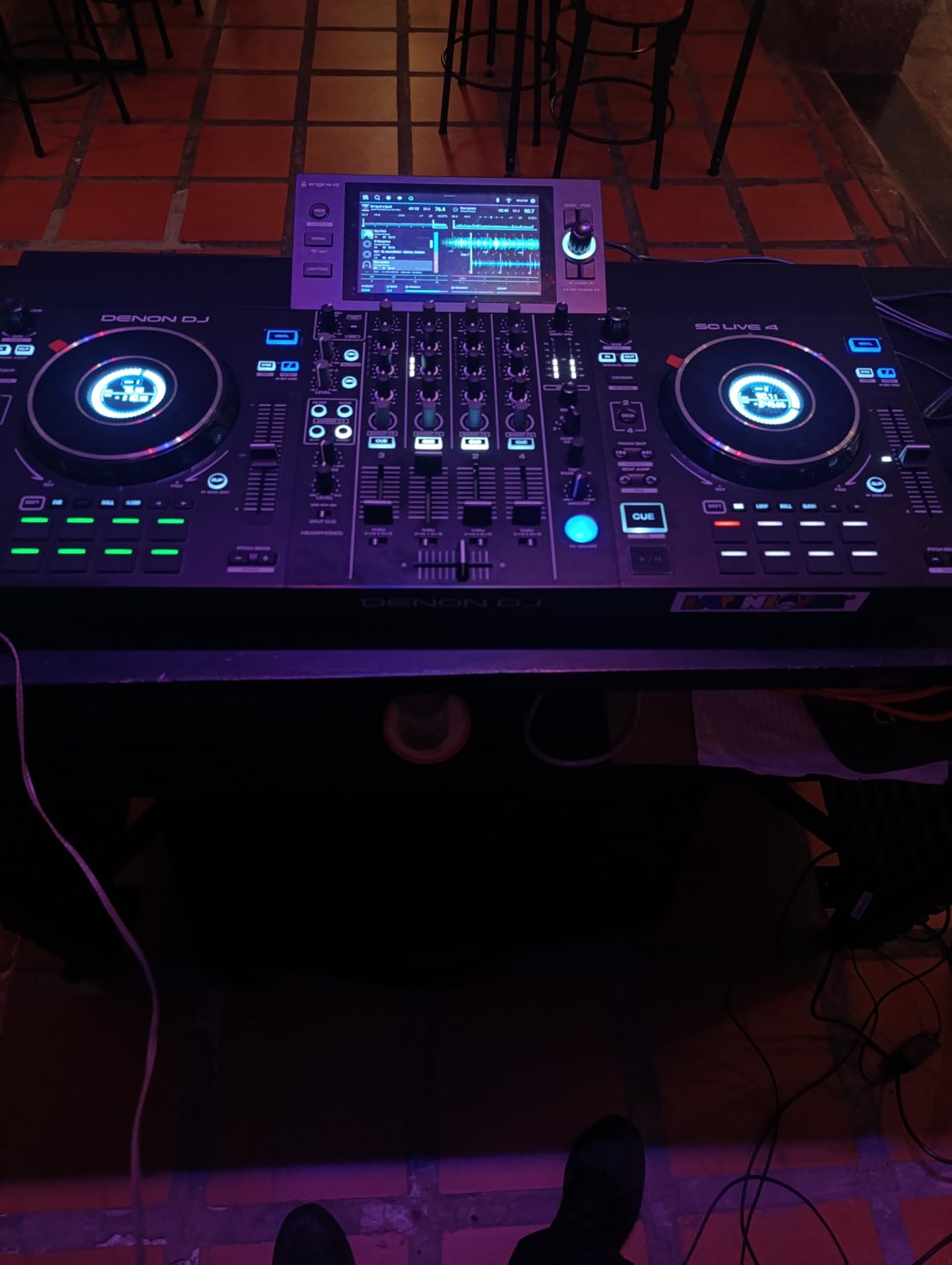 Denon DJ SC LIVE 4 Standalone DJ Controller Black customer photo 2