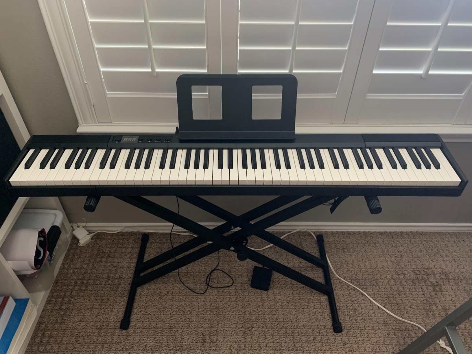 Longeye Piano Keyboard 88 Keys Compact Digital Piano for Beginners with Full Size Semi Weighted Keys, Sustain Pedal, Headphones, Carrying Case (88 Key With Stand, Black) customer photo 1