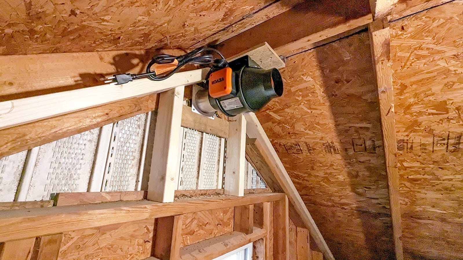 VEVOR Inline Duct Fan, 4-Inch 205 CFM with Temperature Humidity Controller, Quiet EC-Motor Ventilation Exhaust Fan for Cooling Booster, Grow Tents, Hydroponics customer photo 2