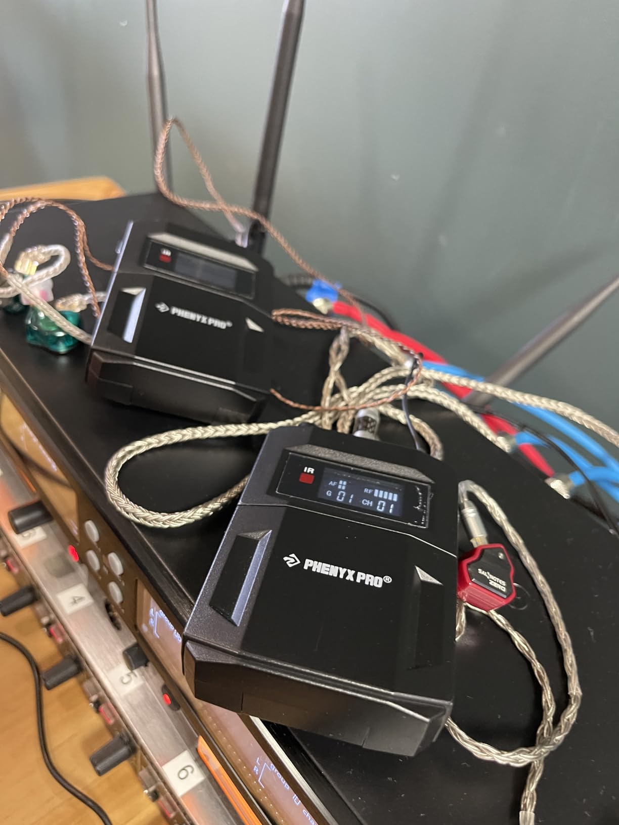 Phenyx Pro 4-Channel UHF Mono Wireless in Ear Monitor System PTM-33-4B customer photo 2